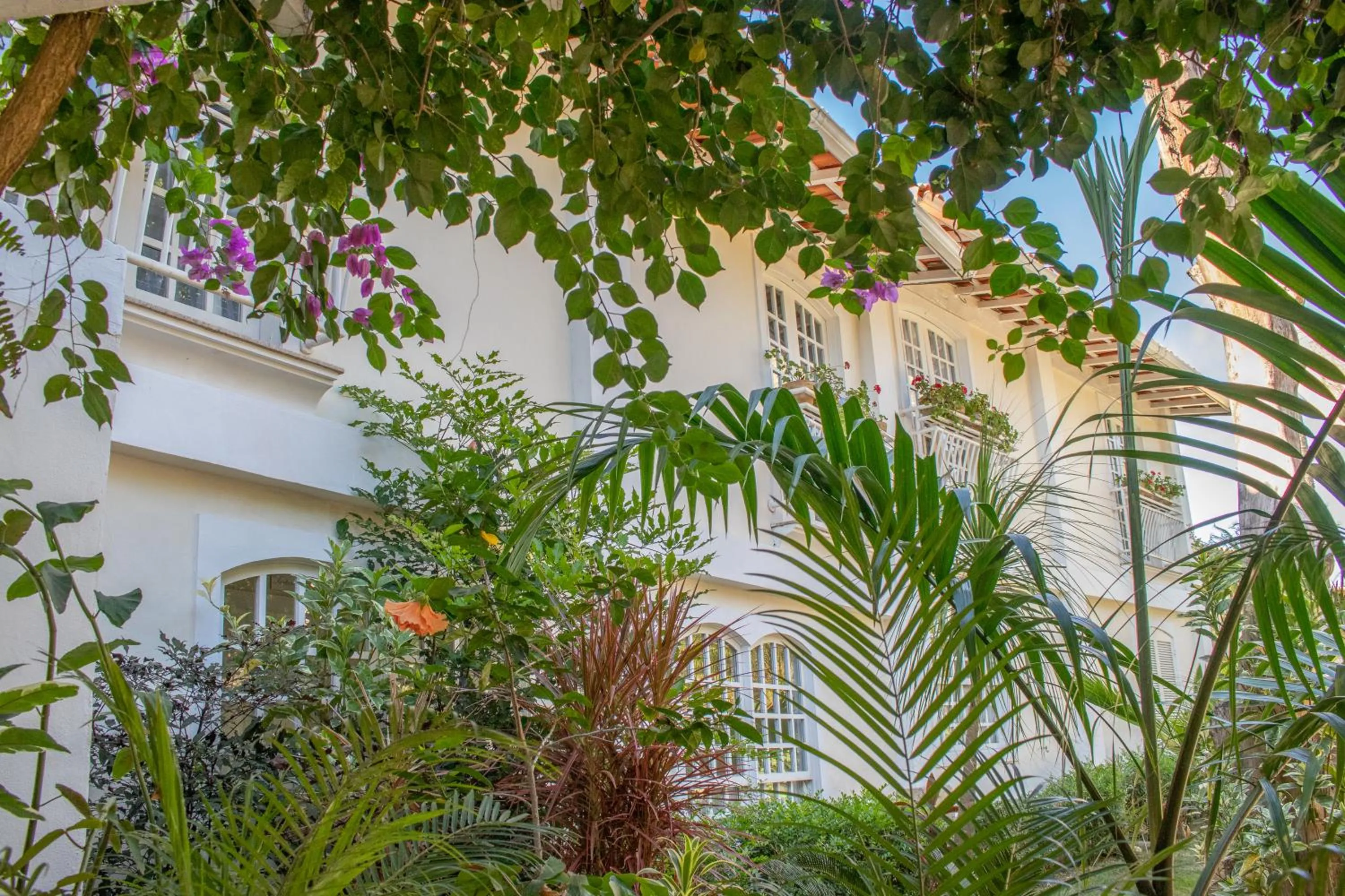 Facade/entrance in Auberge de la Langouste
