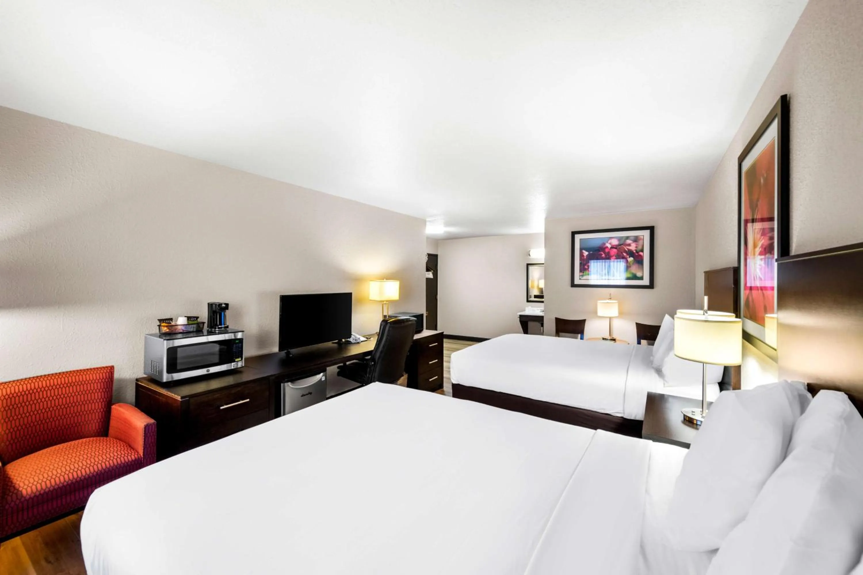 Bedroom, Bed in Americas Best Value Inn Marquette