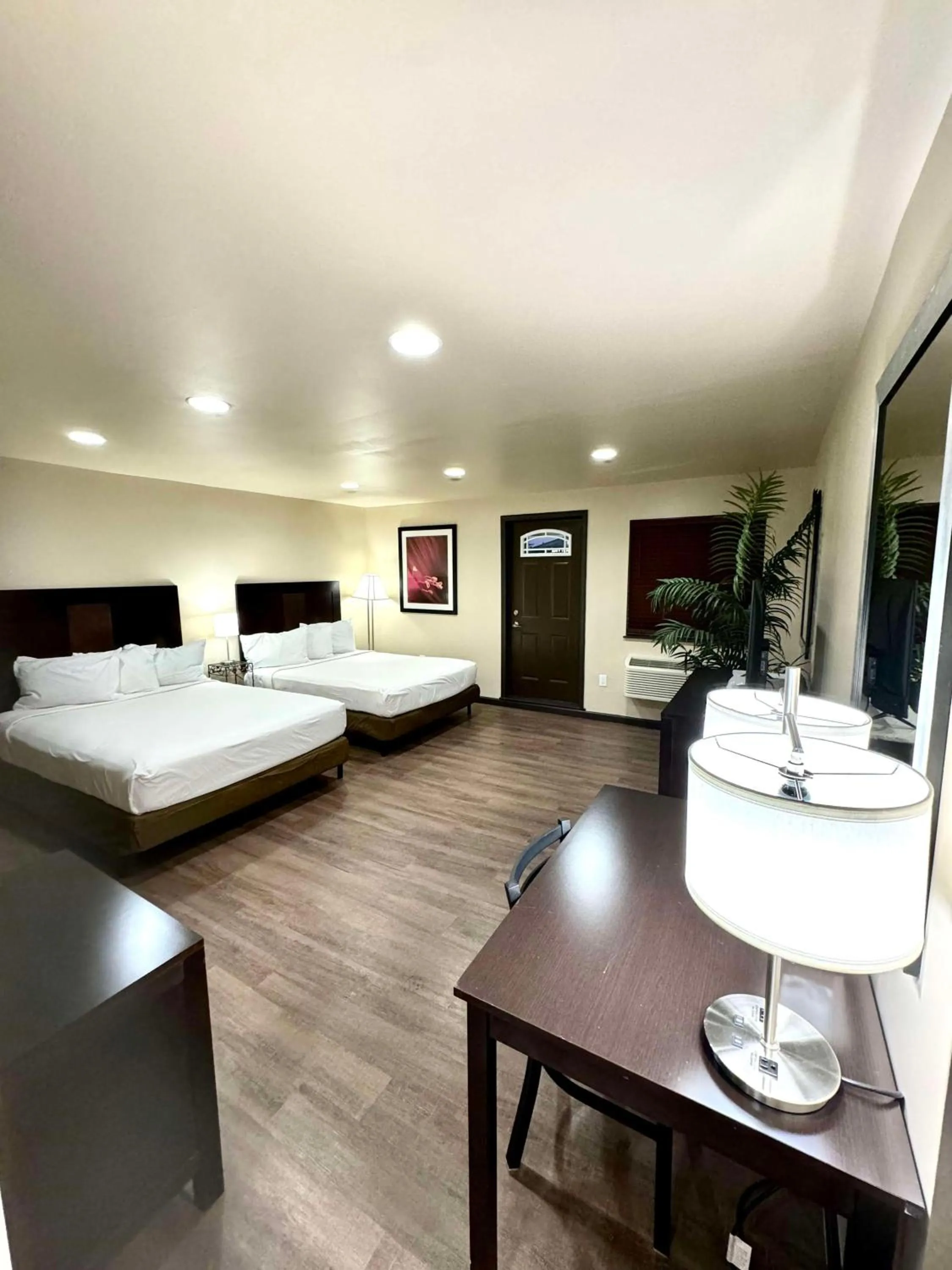 Bedroom, Bed in Americas Best Value Inn Marquette