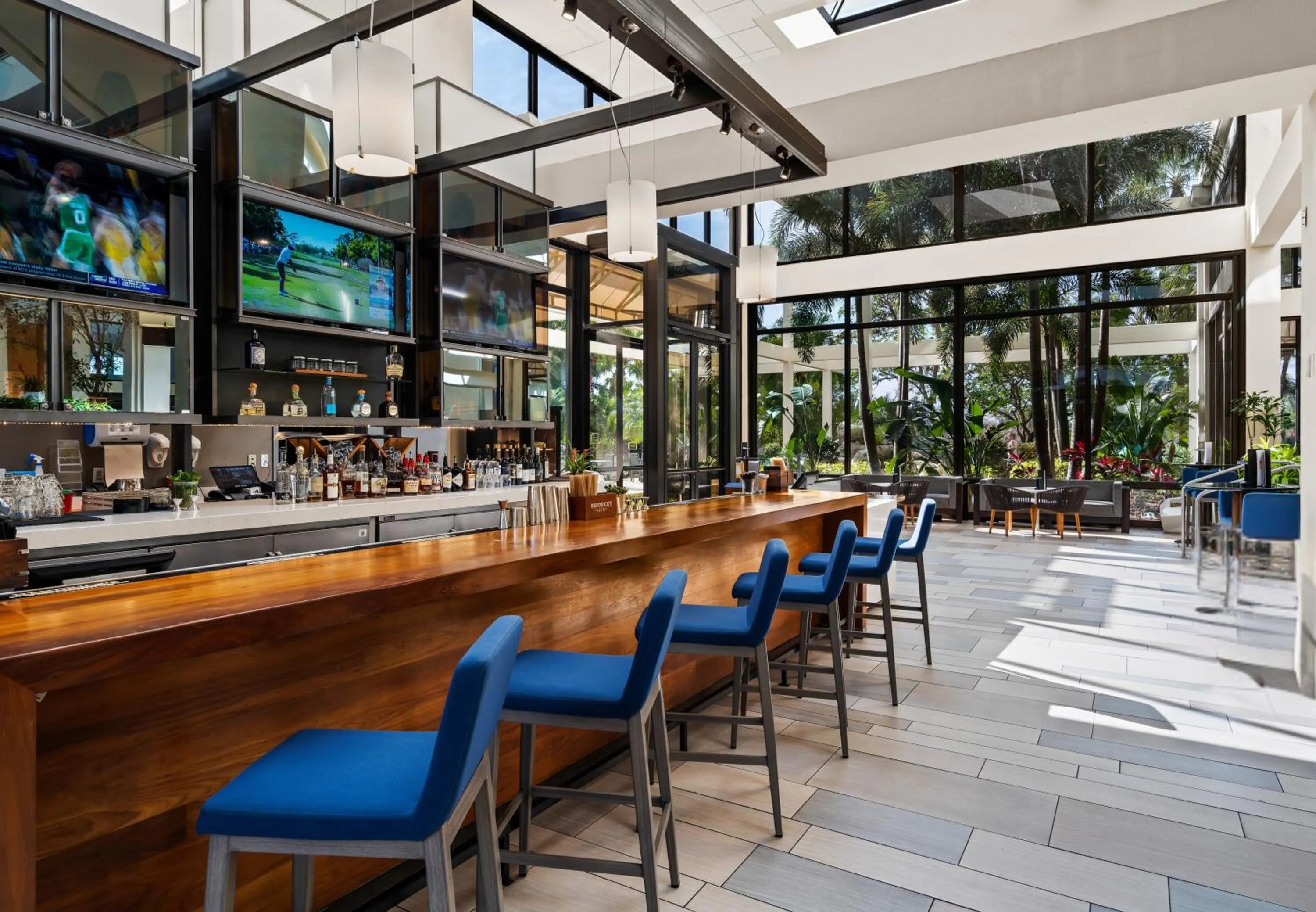 Lounge or bar in Hyatt Regency Grand Cypress Resort - Free Shuttle to Theme Parks!