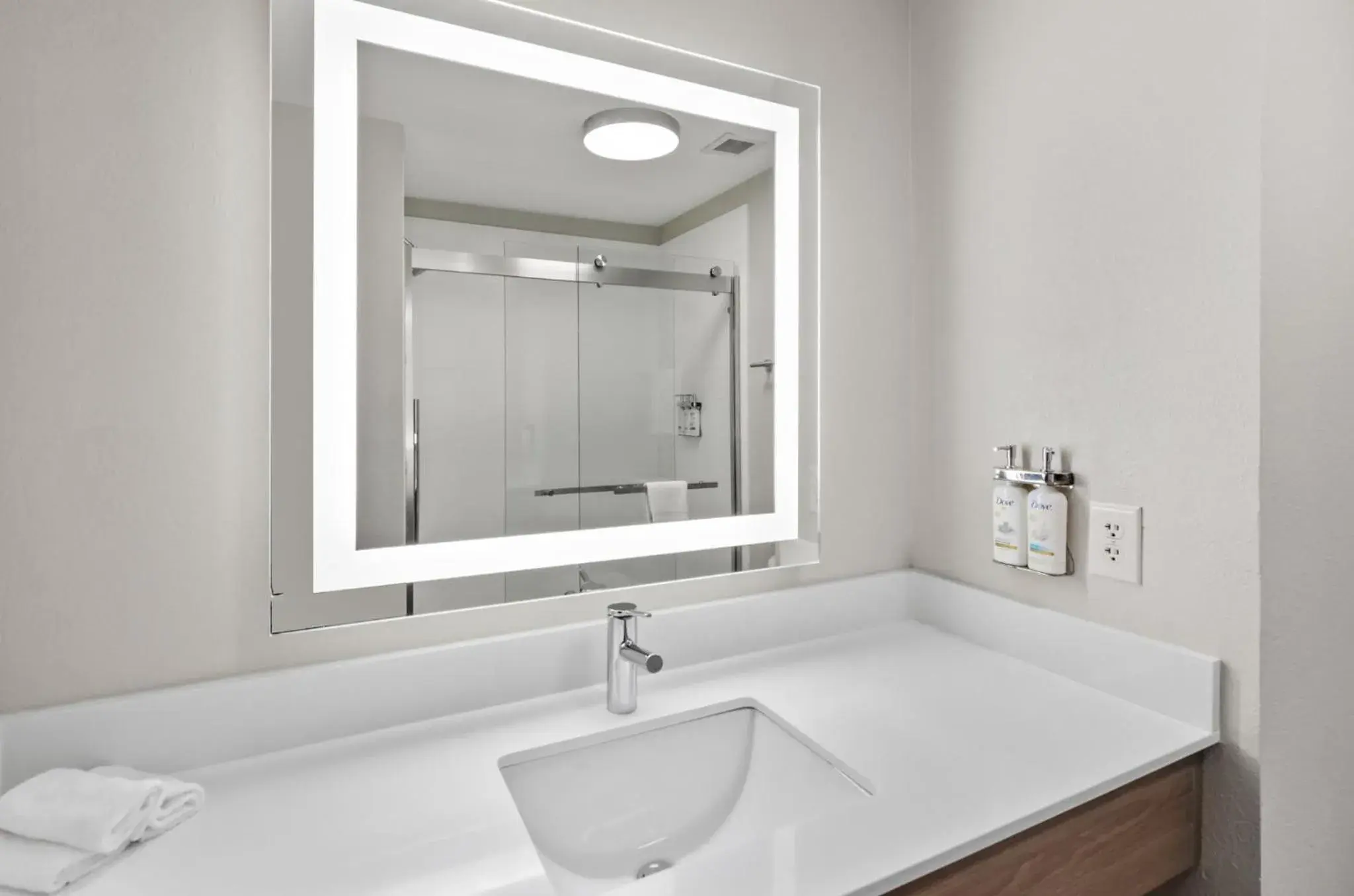 One-Bedroom King Suite in Holiday Inn Express Hotel & Suites Mount Airy by IHG One-Bedroom King Suite in Holiday Inn Express Hotel & Suites Mount Airy by IHG