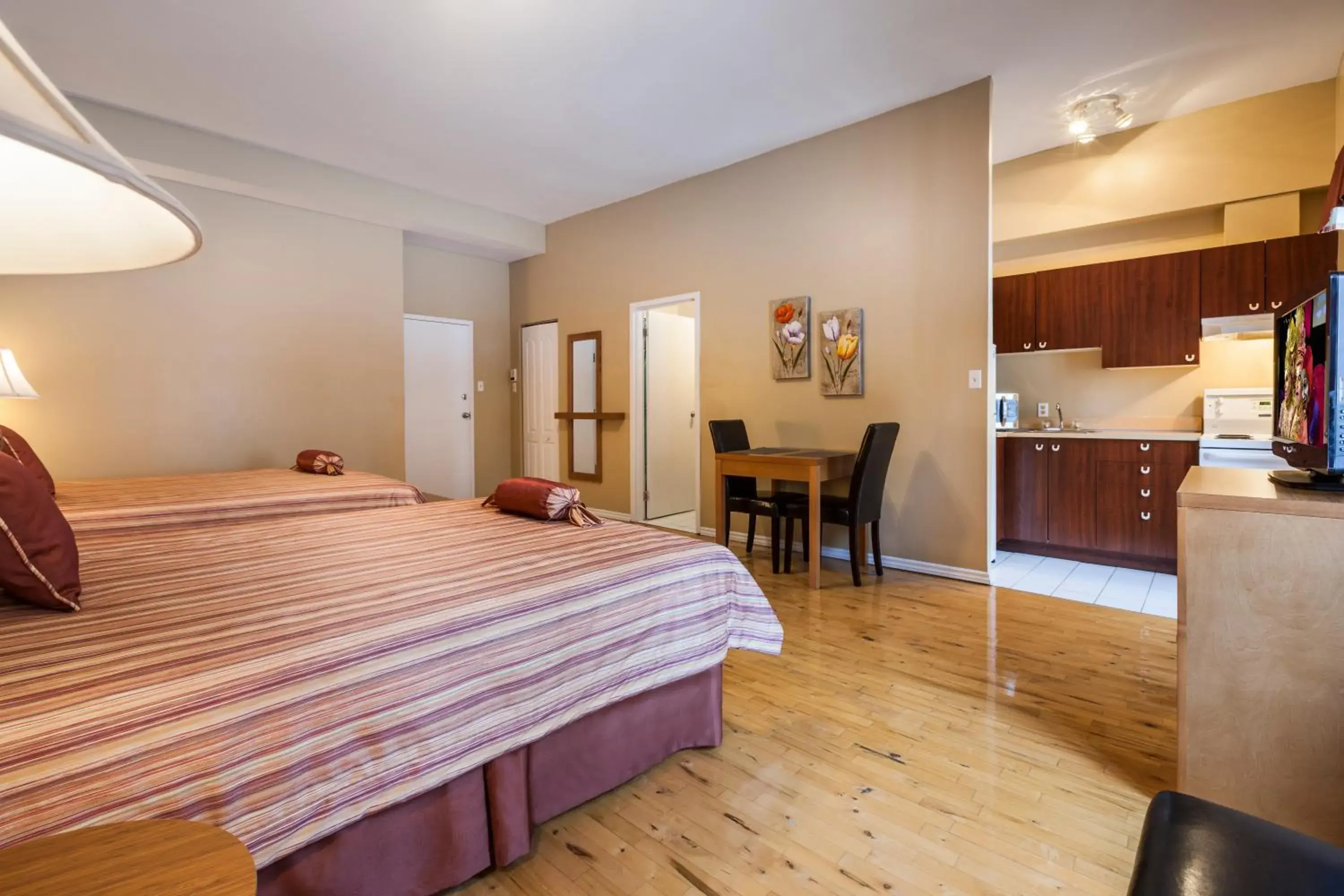 Studio (2 Adults + 2 Children) in Hotel Abri du Voyageur Studio (2 Adults + 2 Children) in Hotel Abri du Voyageur