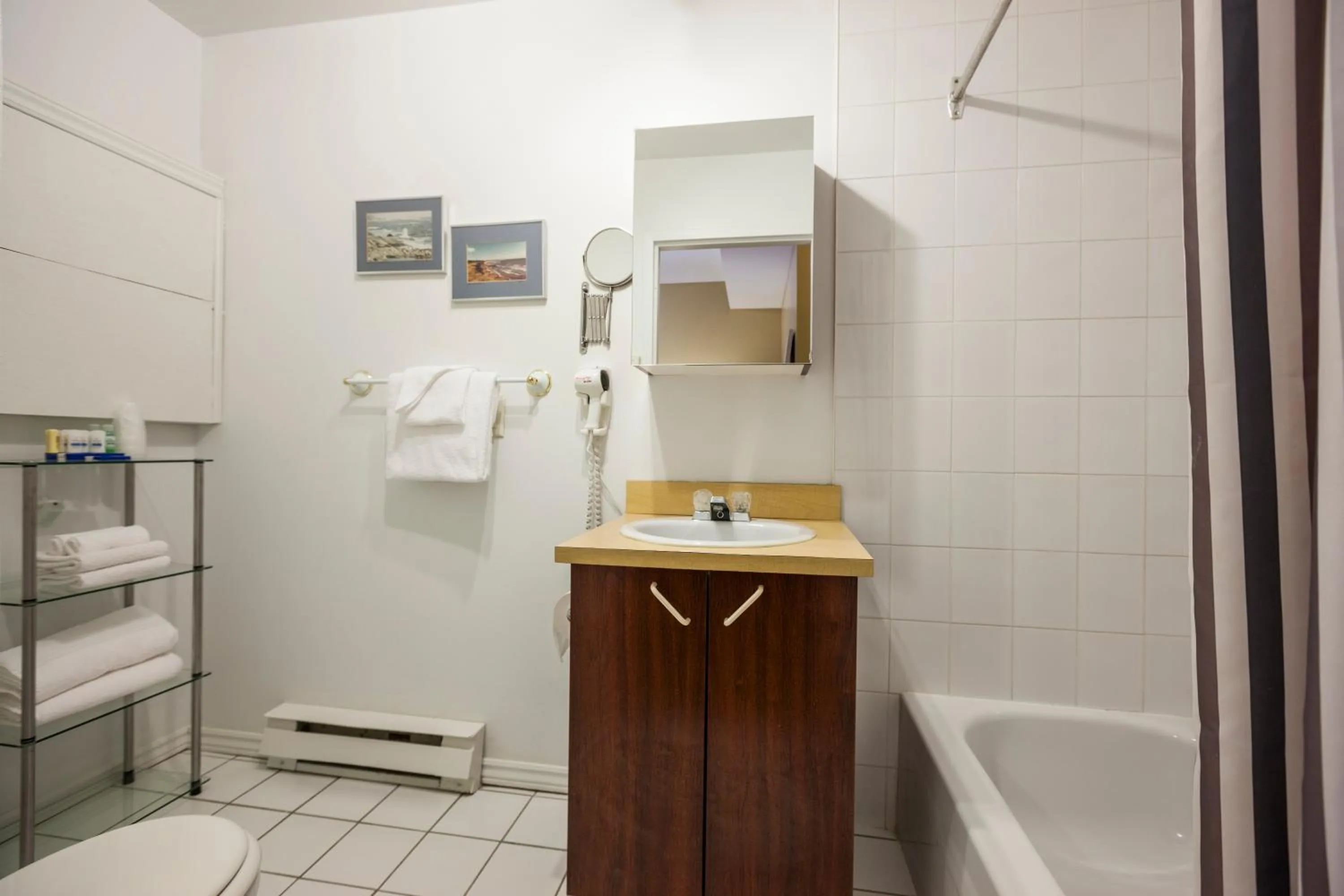 Bathroom in Hotel Abri du Voyageur