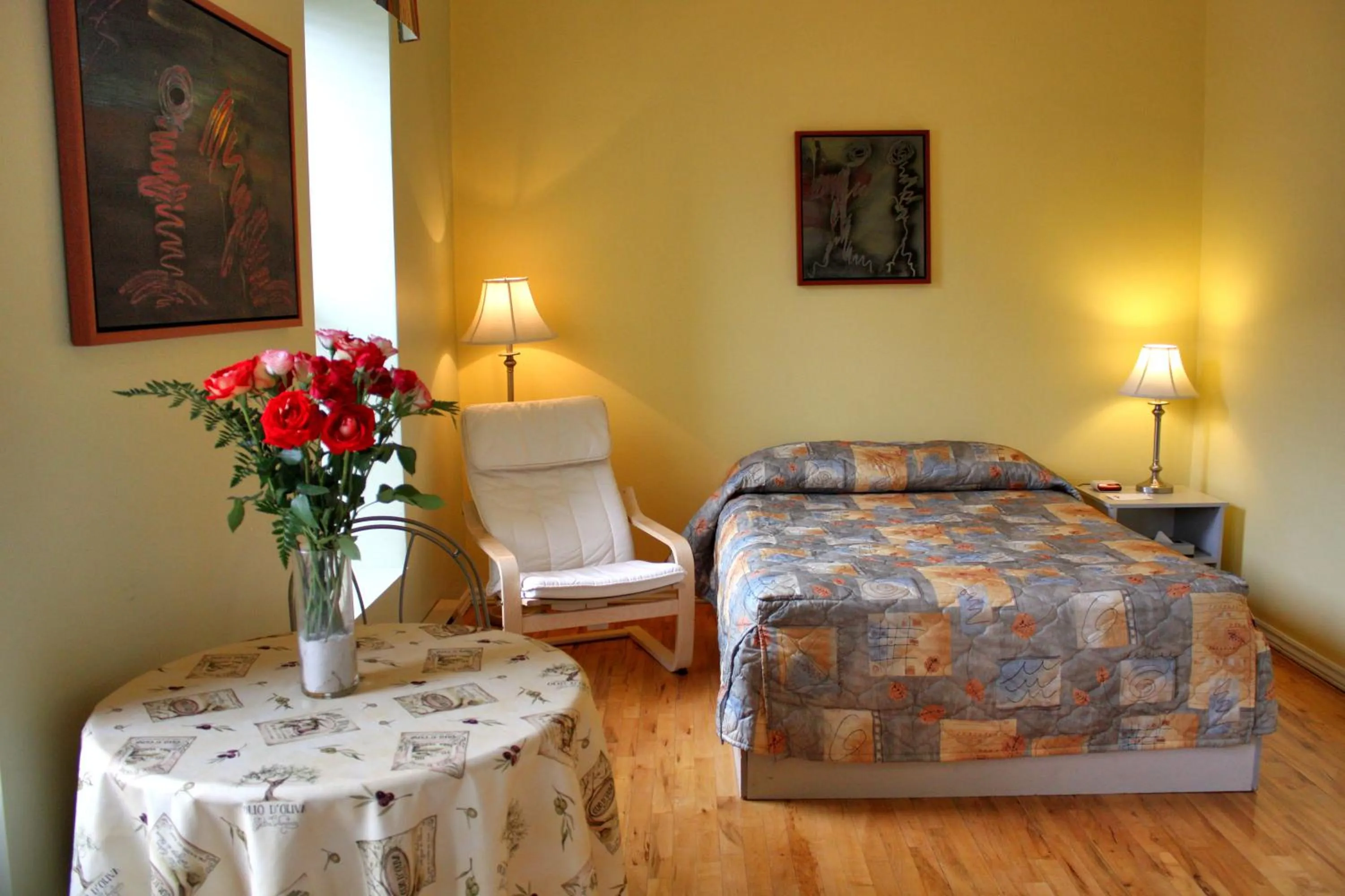 Bed in Hotel Abri du Voyageur