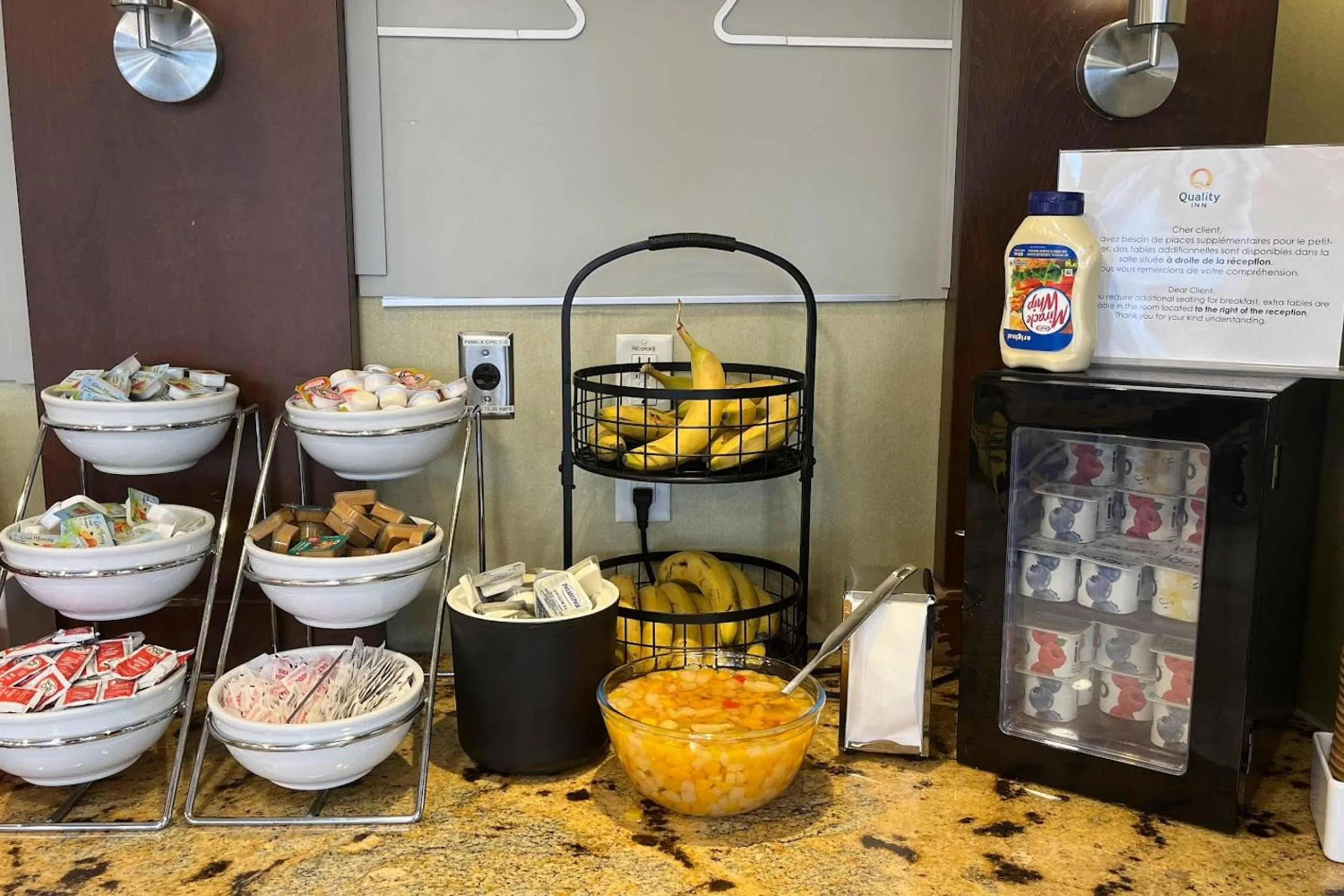 Breakfast in Quality Inn Saint-Jean-sur-Richelieu