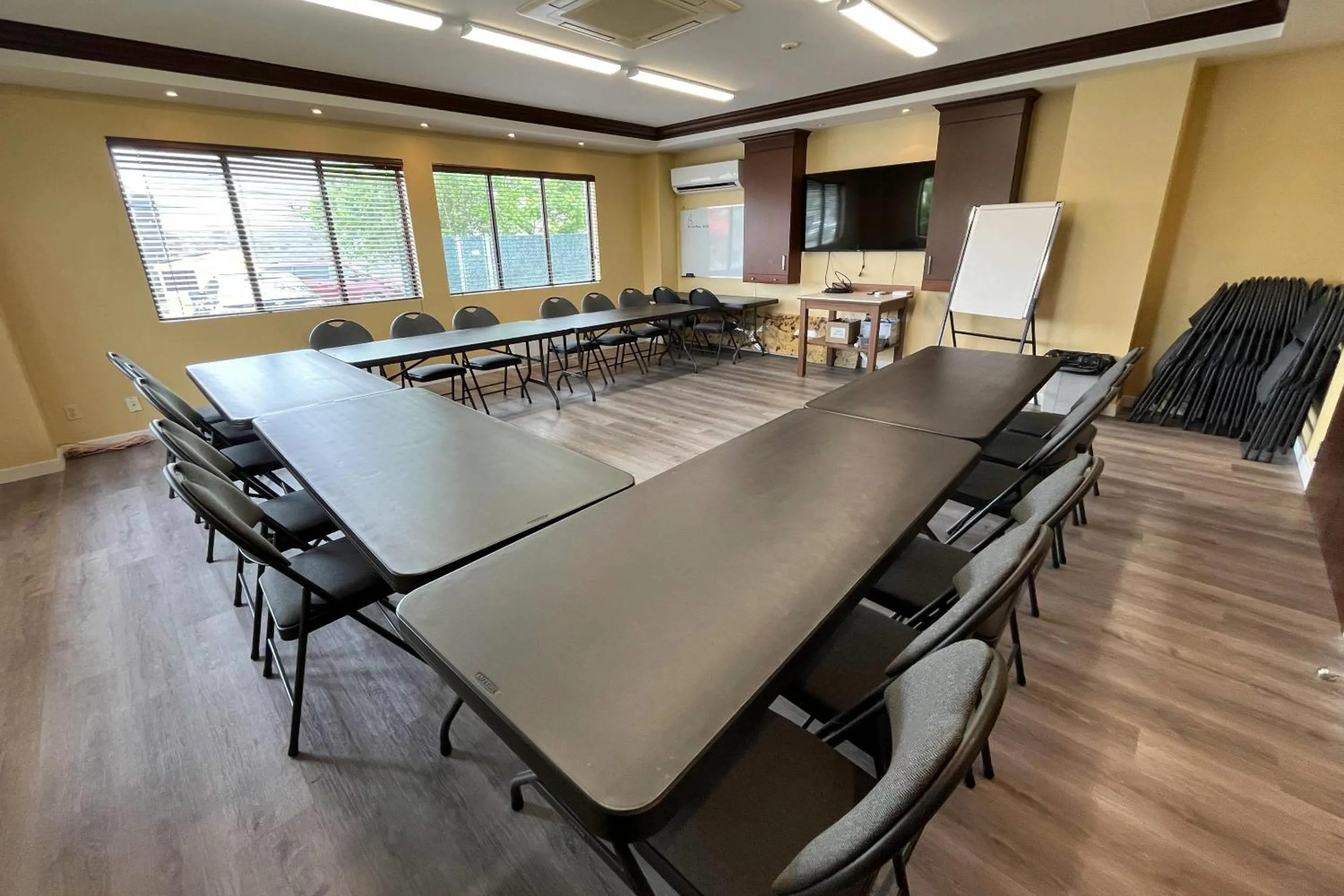 Meeting/conference room in Quality Inn Saint-Jean-sur-Richelieu