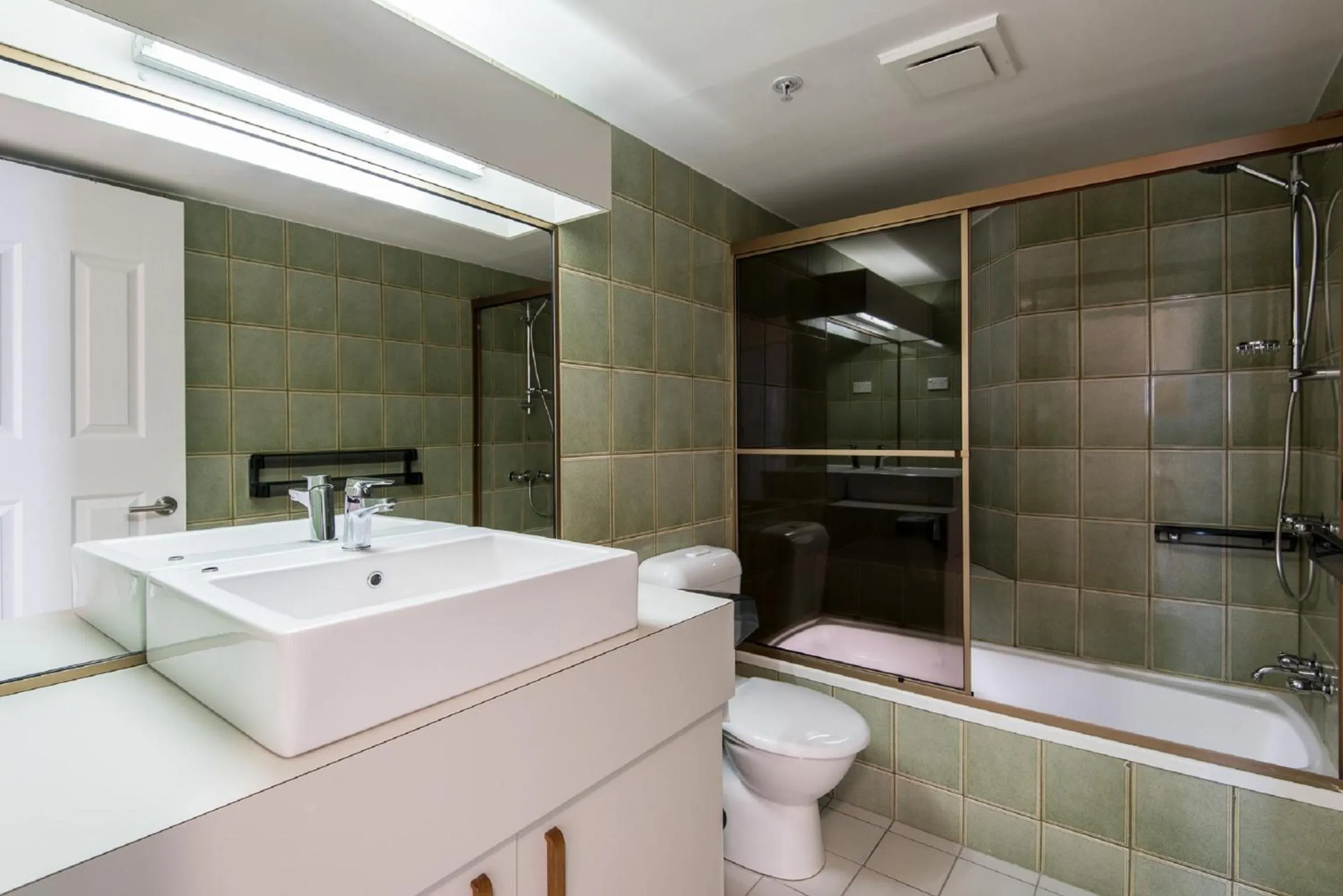 Shower in Coolum Caprice