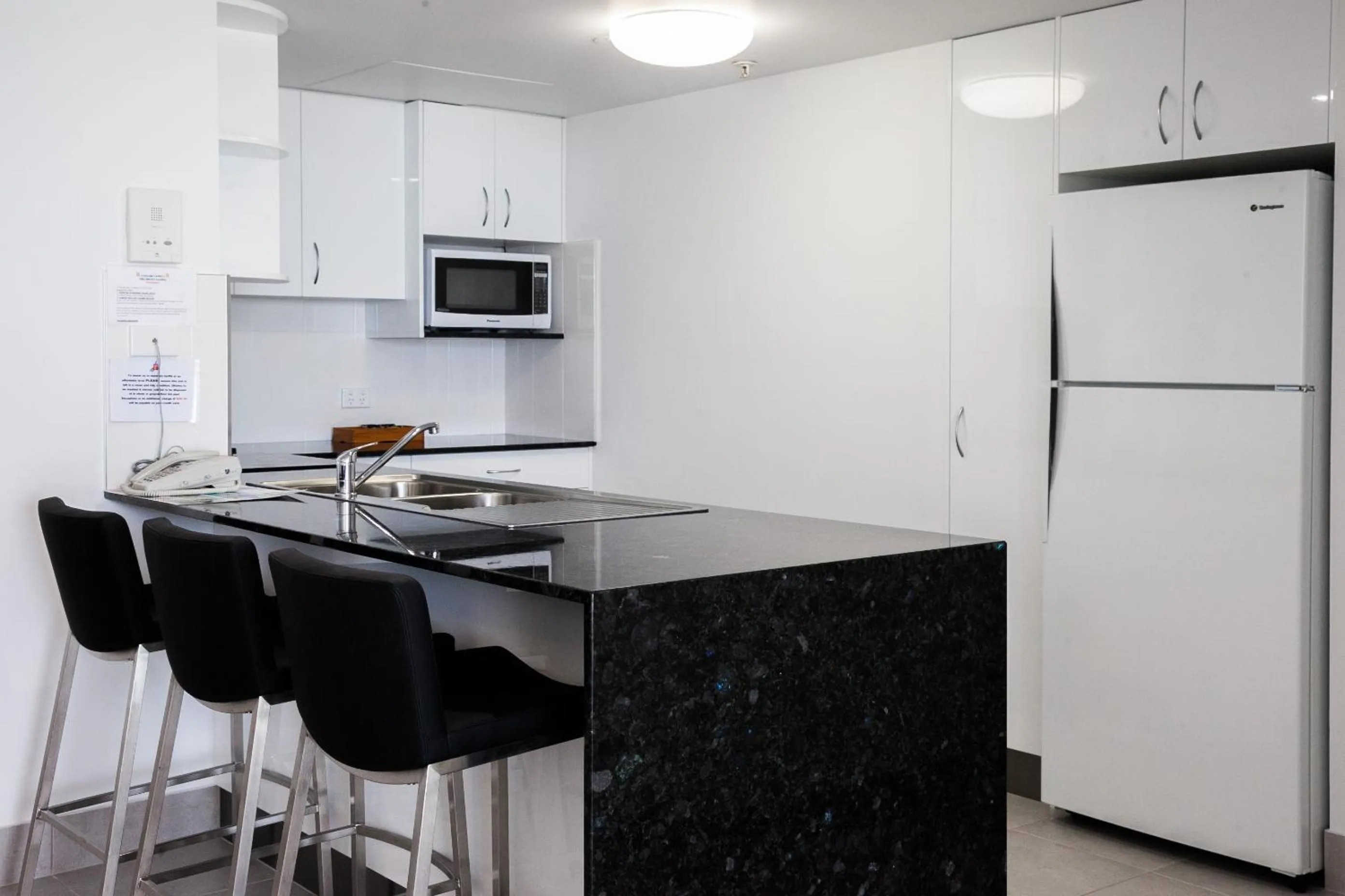 Kitchen or kitchenette in Coolum Caprice