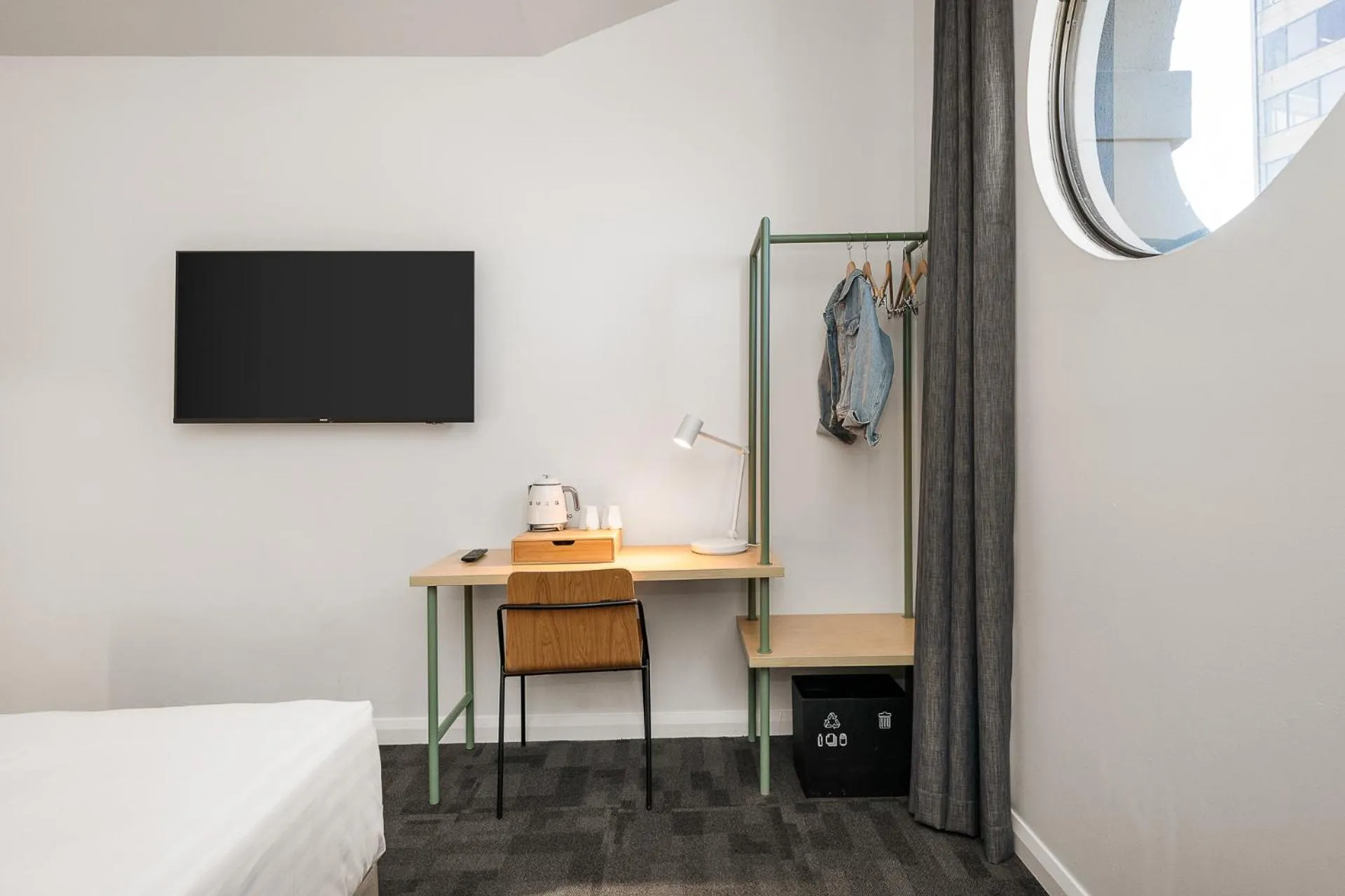 Bedroom, Bed in YHA Sydney Central