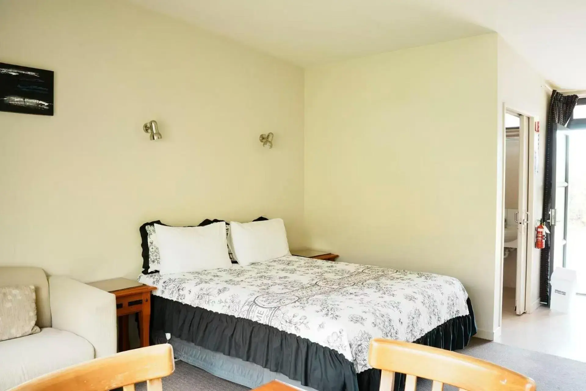 One-Bedroom Apartment with Mountain Views in Sunset Motel One-Bedroom Apartment with Mountain Views in Sunset Motel