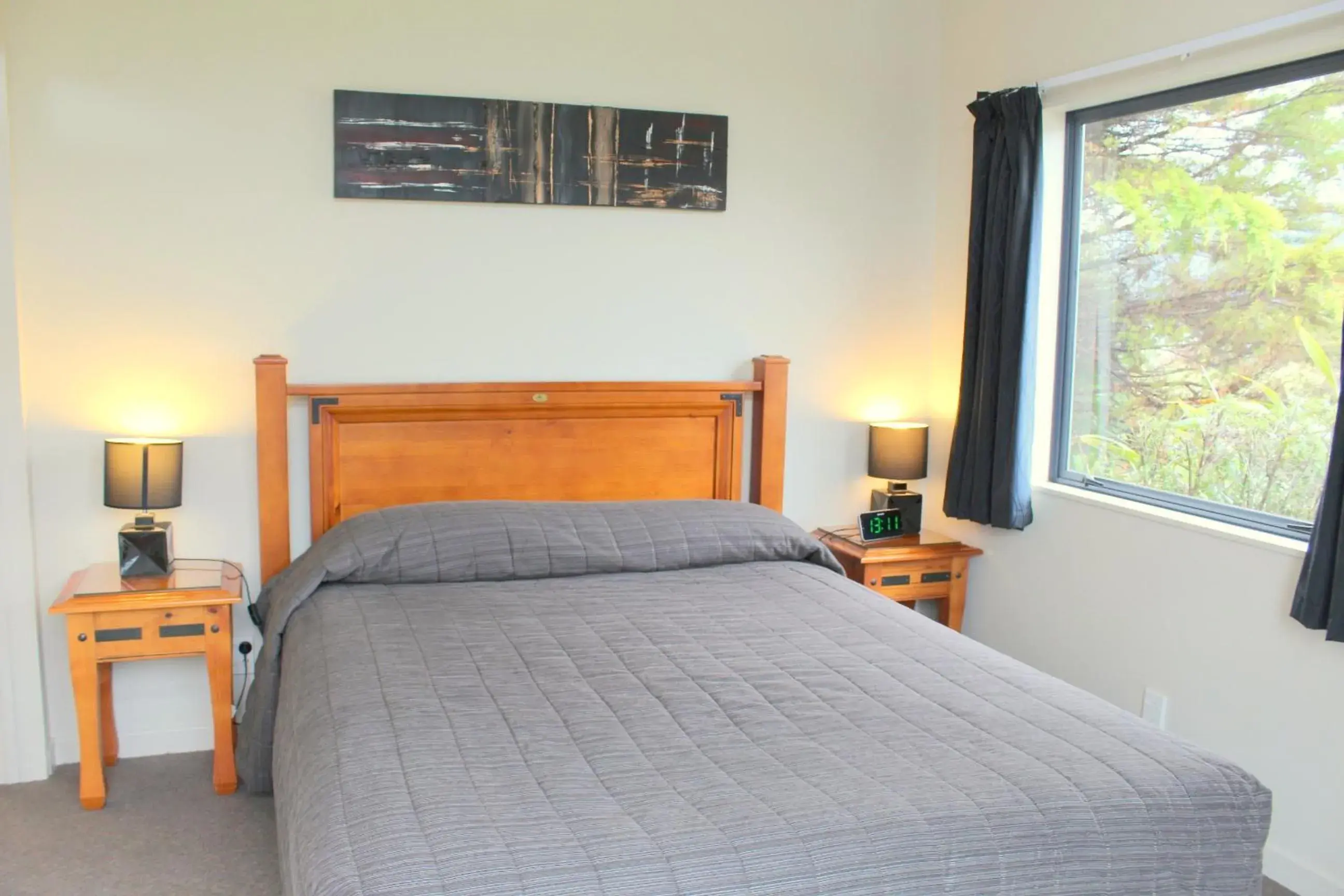 Two-Bedroom Apartment with Mountain View in Sunset Motel Two-Bedroom Apartment with Mountain View in Sunset Motel