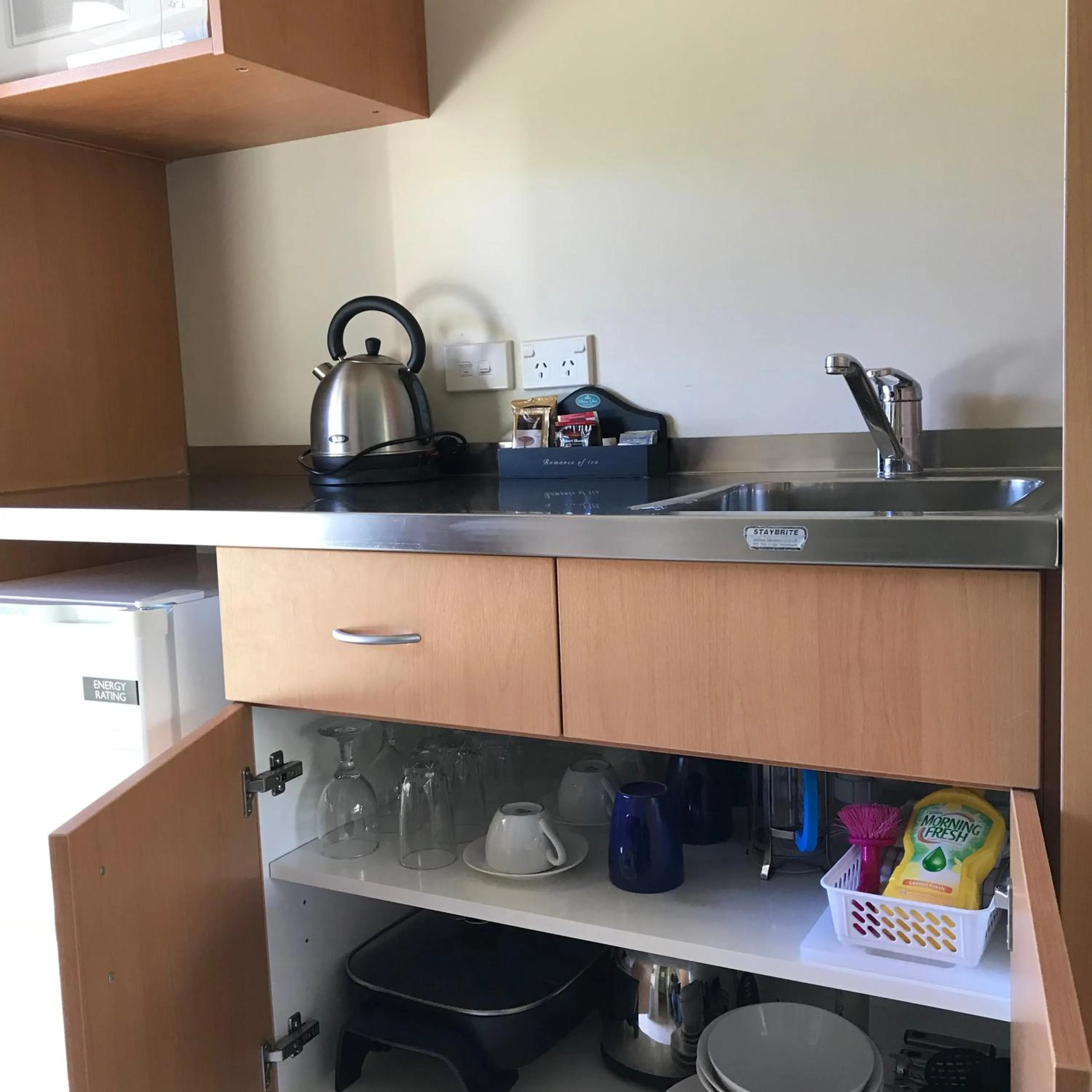 Kitchen or kitchenette in Sunset Motel