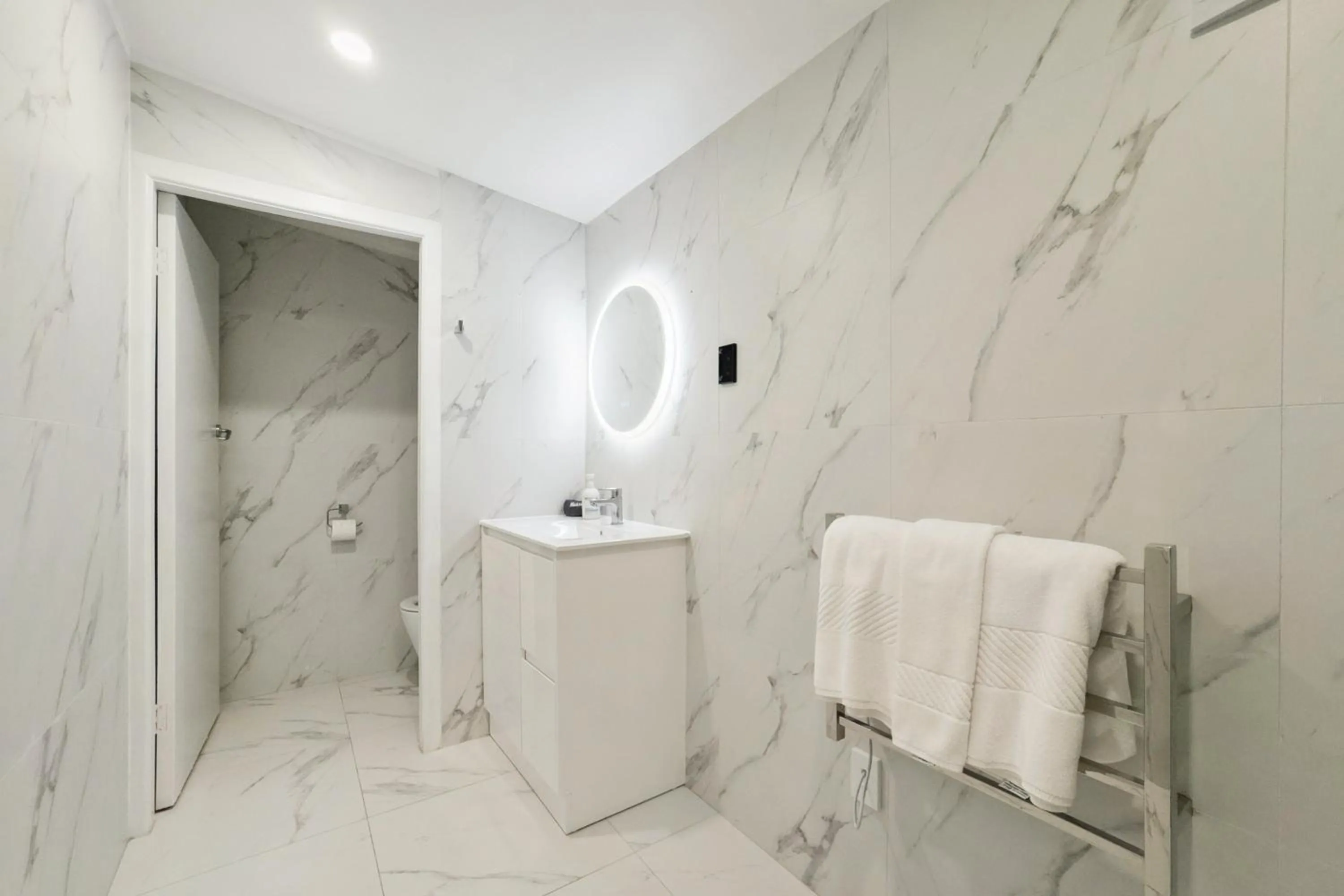 Bathroom in Sai Motels - Greenlane Auckland