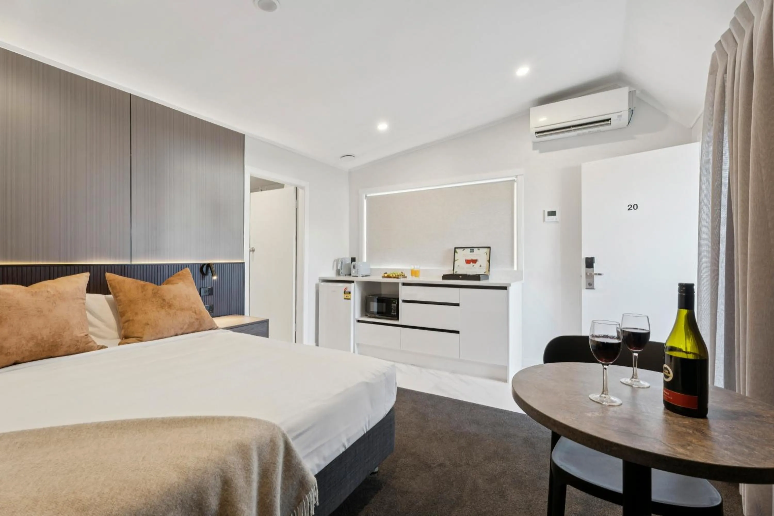 Bed in Sai Motels - Greenlane Auckland