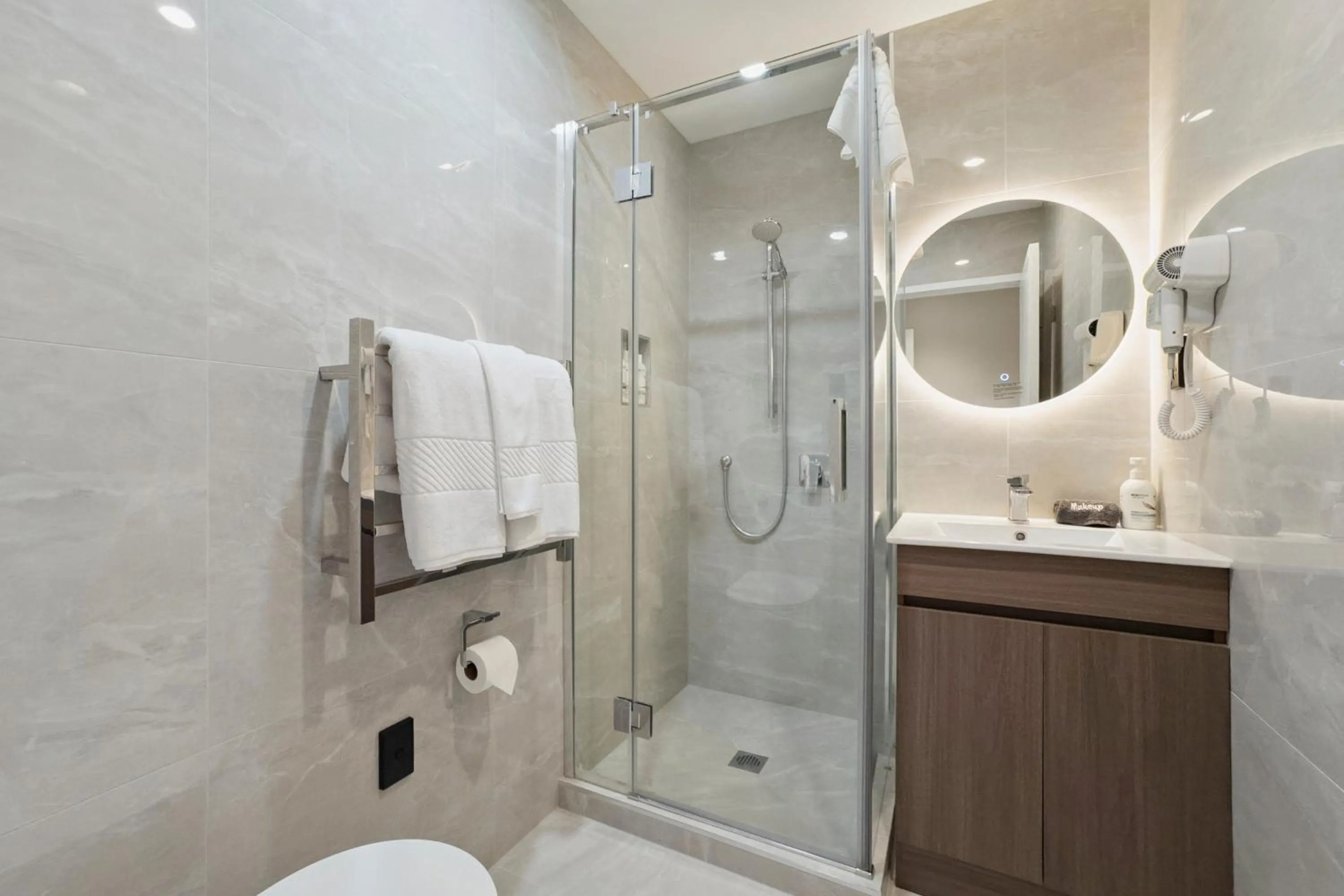 Shower in Sai Motels - Greenlane Auckland