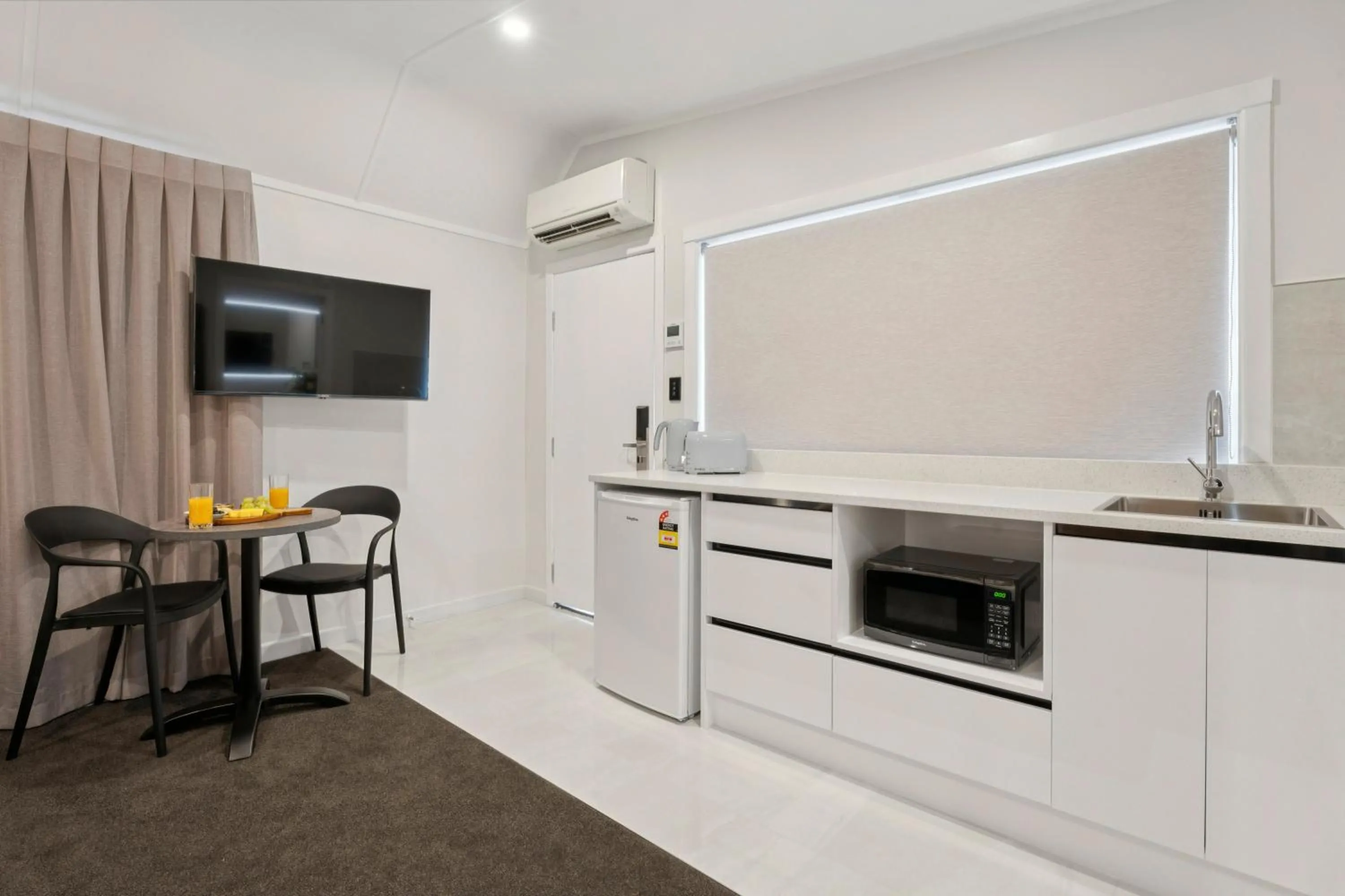 TV and multimedia in Sai Motels - Greenlane Auckland