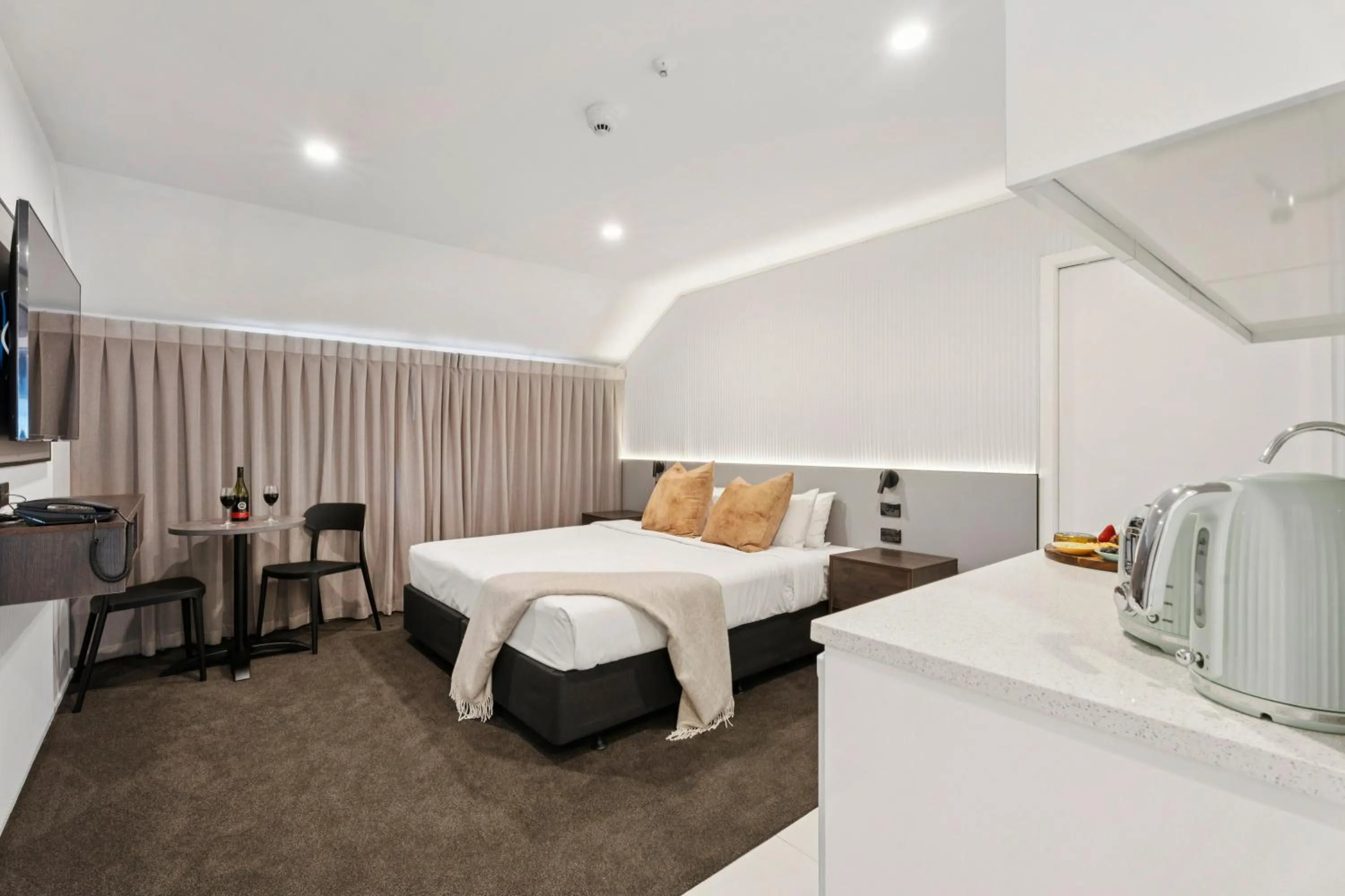 Bed in Sai Motels - Greenlane Auckland