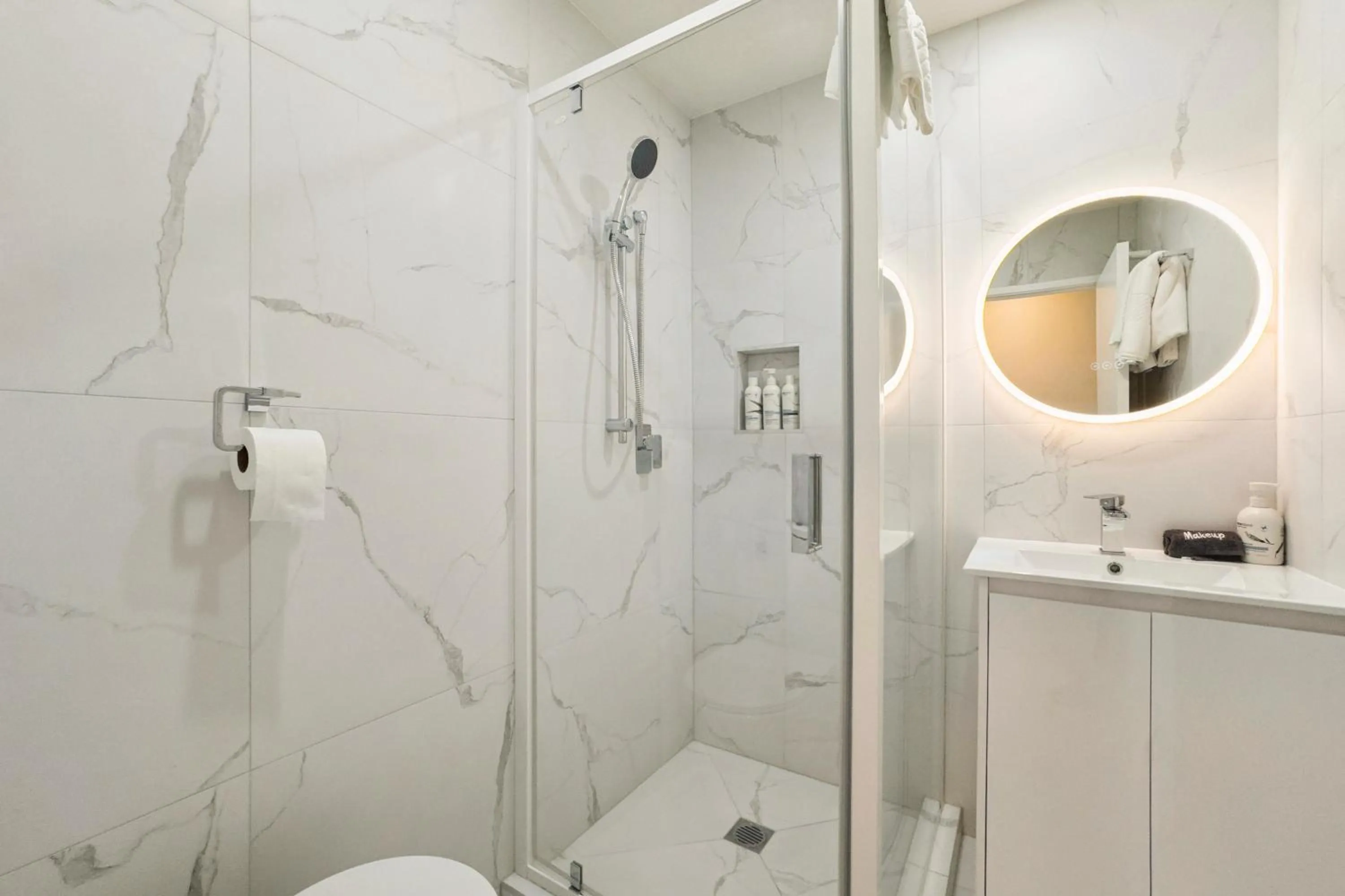 Shower in Sai Motels - Greenlane Auckland