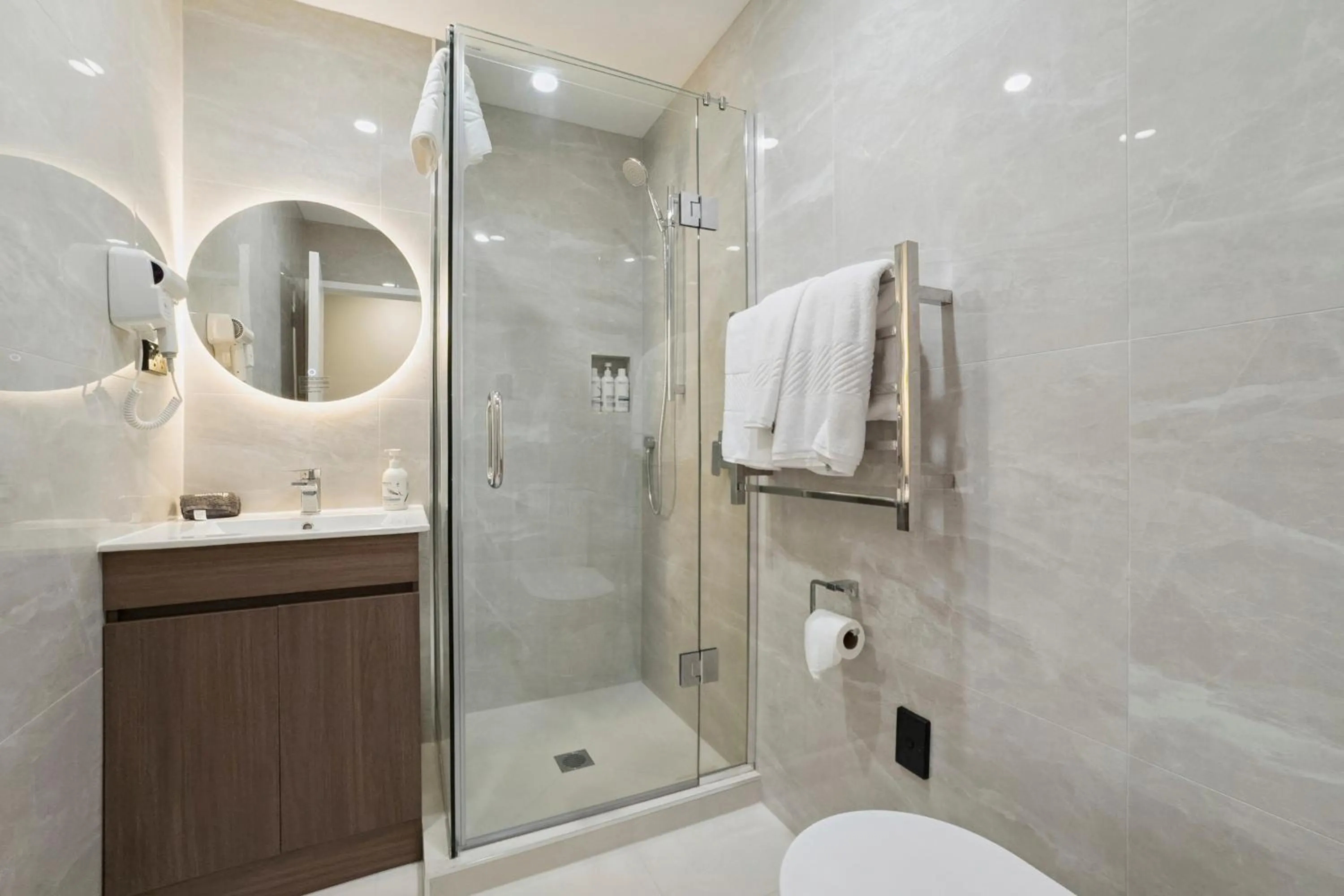 Shower in Sai Motels - Greenlane Auckland