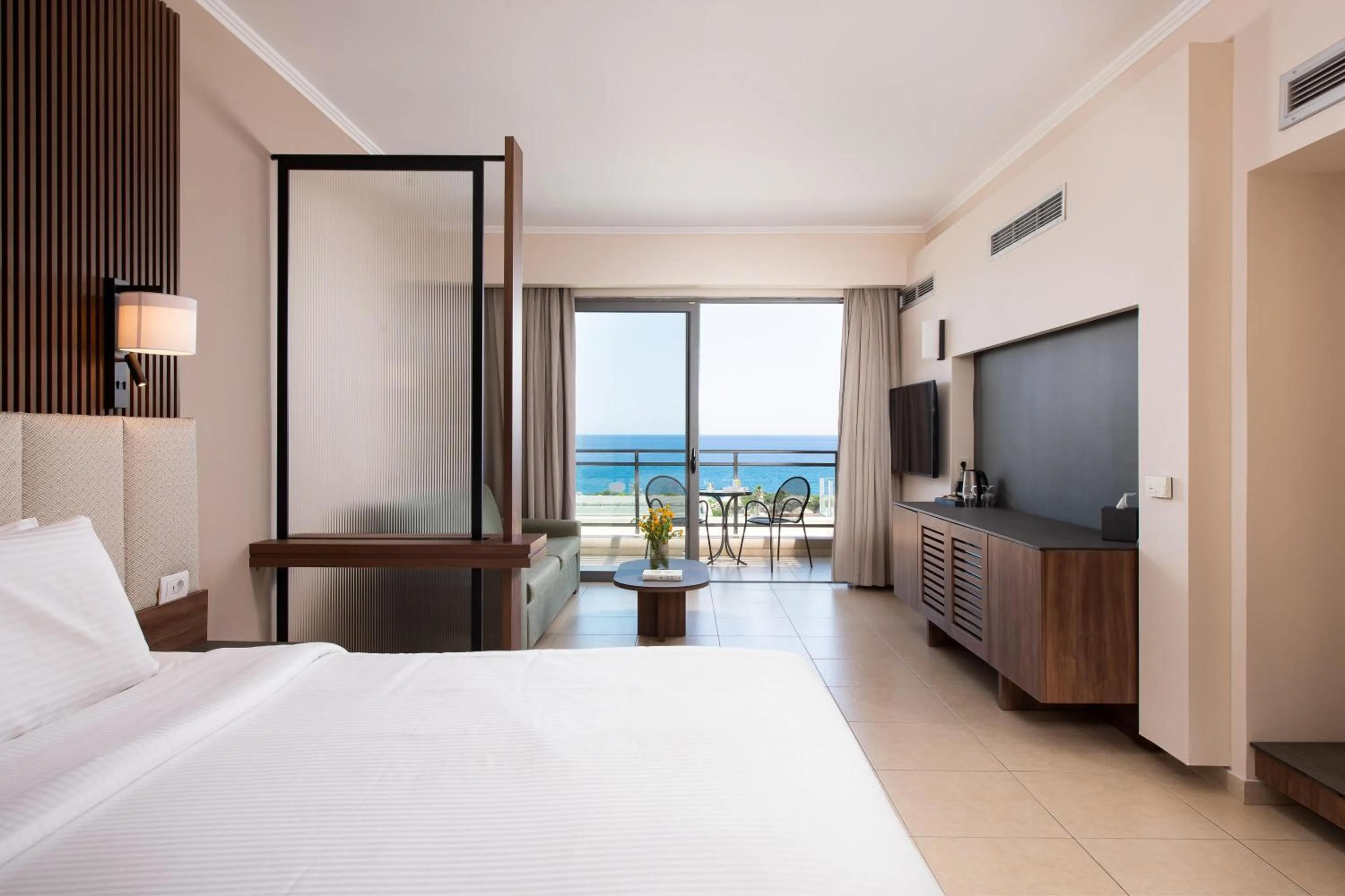 Photo of the whole room, Bed in KRESTEN ROYAL Euphoria Resort