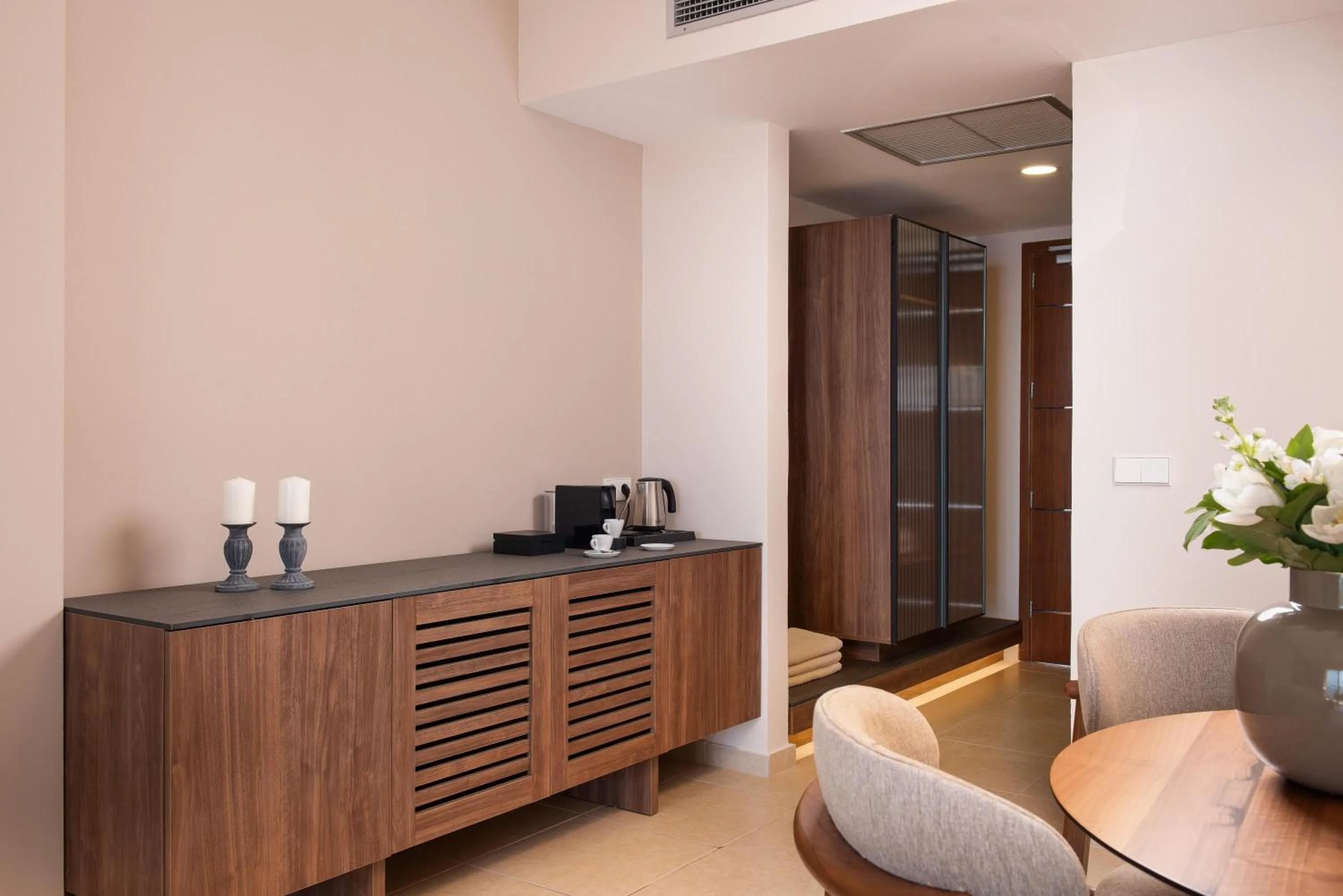 Photo of the whole room in KRESTEN ROYAL Euphoria Resort