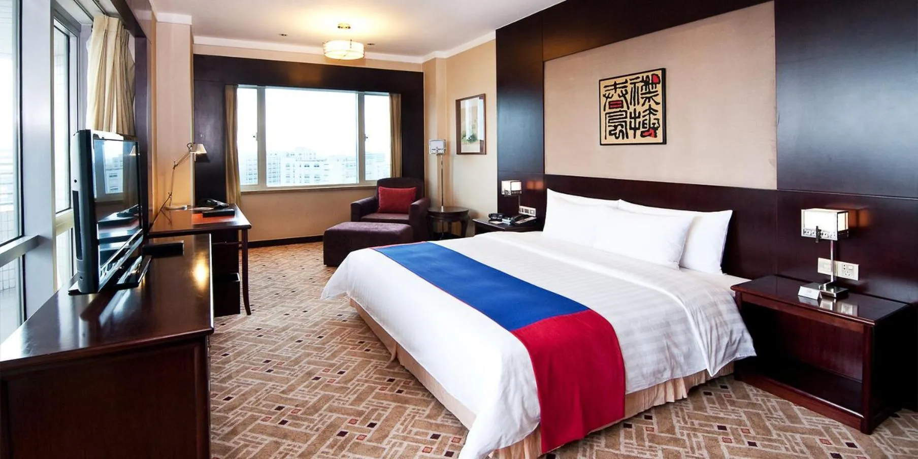 Photo of the whole room in Crowne Plaza Shanghai Pudong