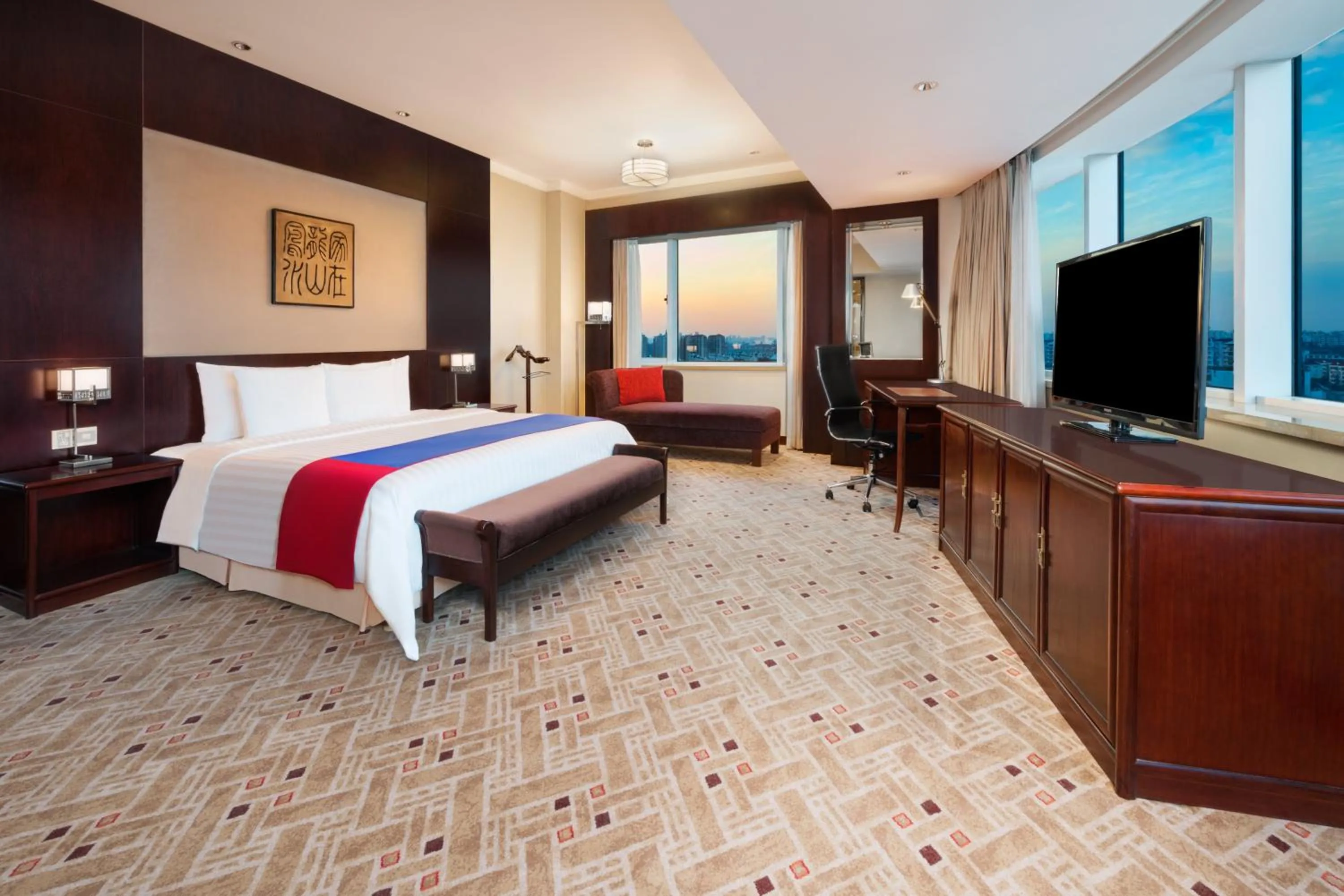 Bedroom in Crowne Plaza Shanghai Pudong