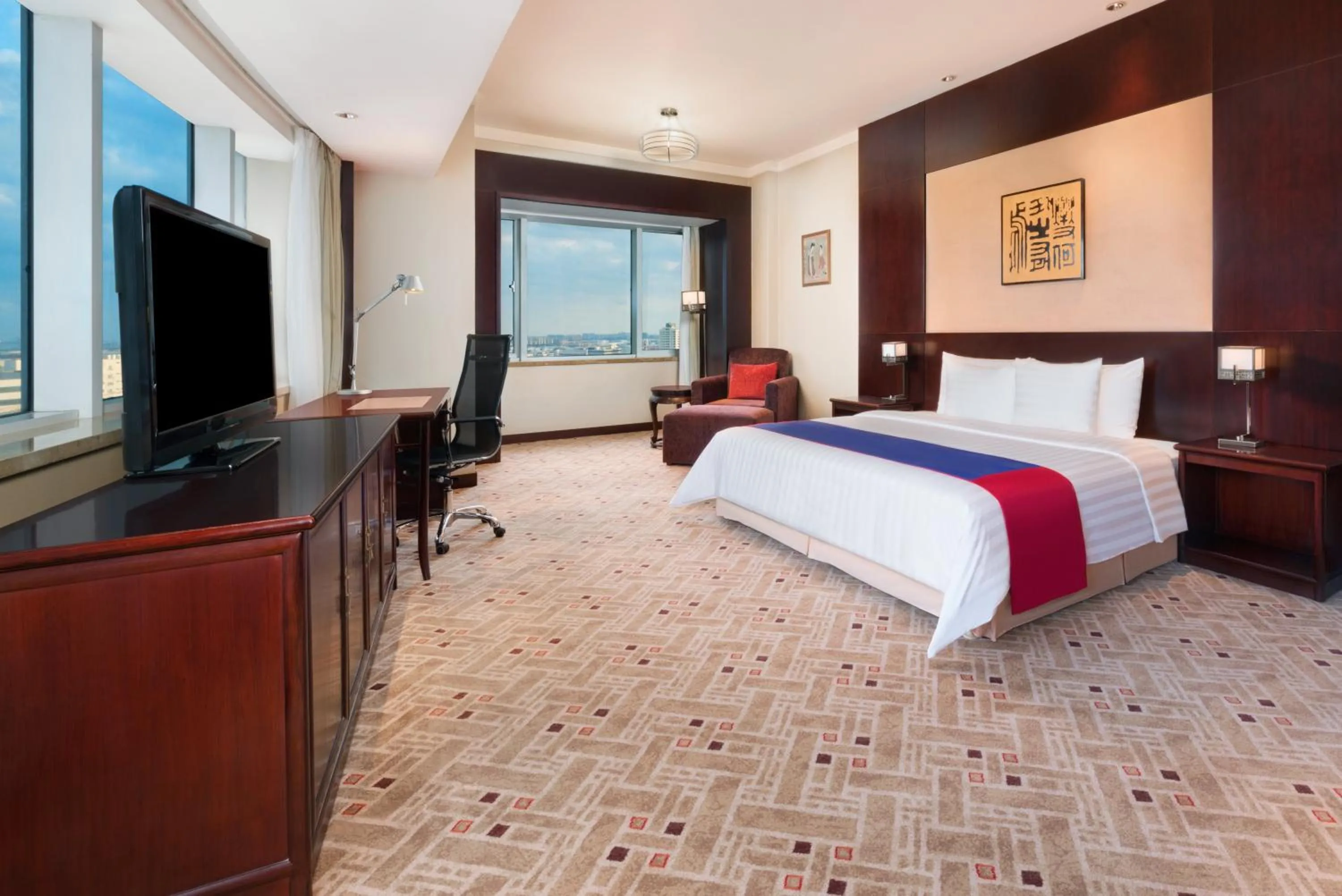 Photo of the whole room in Crowne Plaza Shanghai Pudong