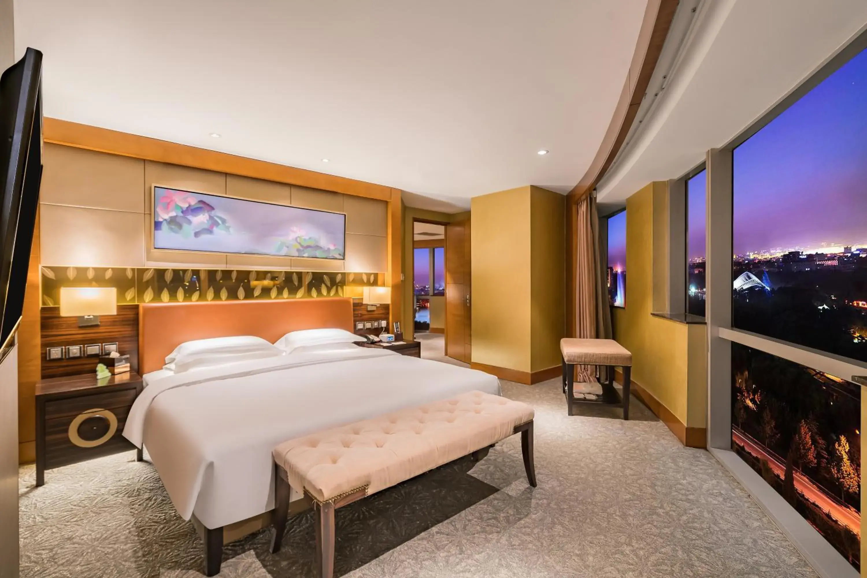 Executive Suite in Lake View Hotel Executive Suite in Lake View Hotel