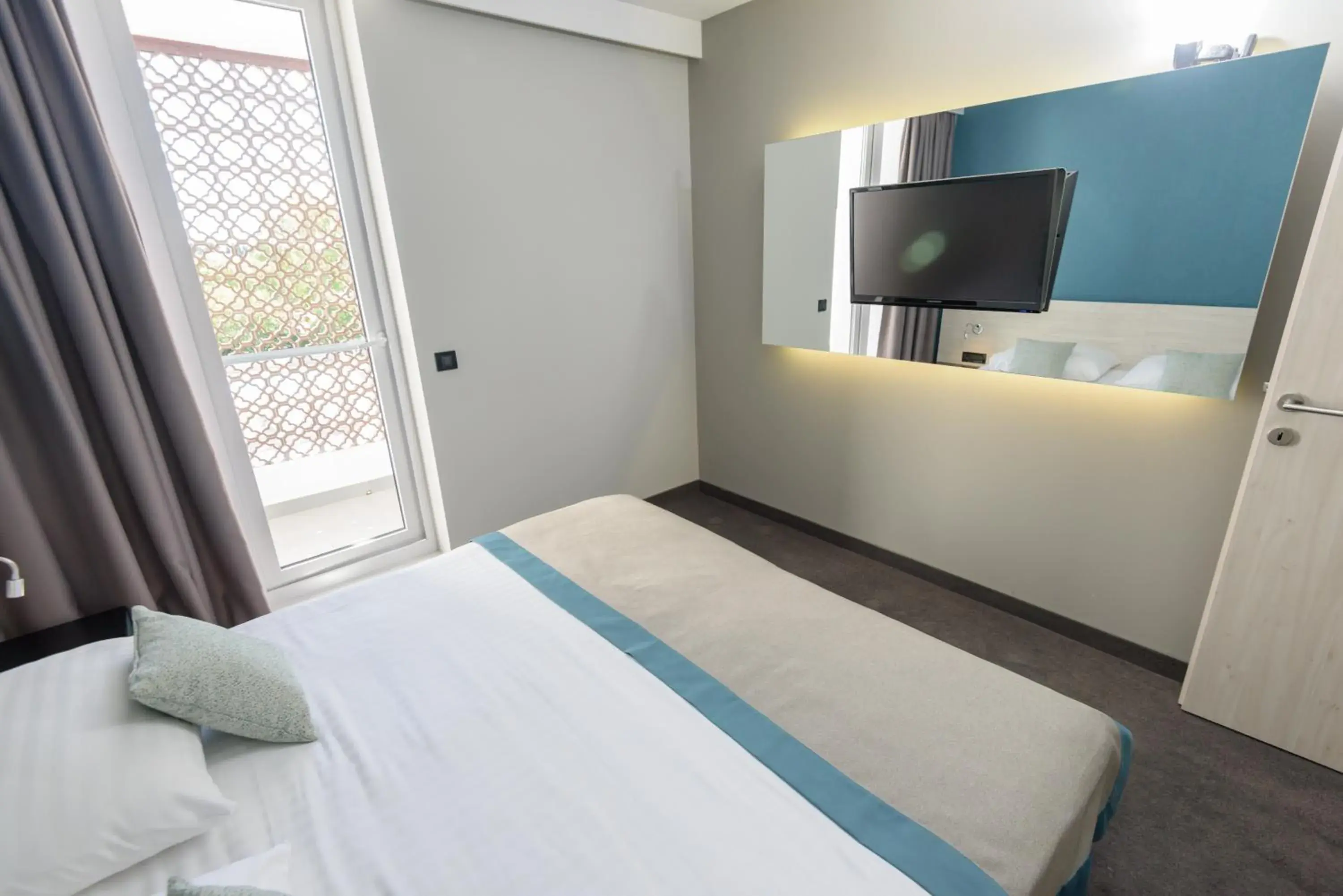 Superior Suite with Balcony in Hotel Kolovare Superior Suite with Balcony in Hotel Kolovare