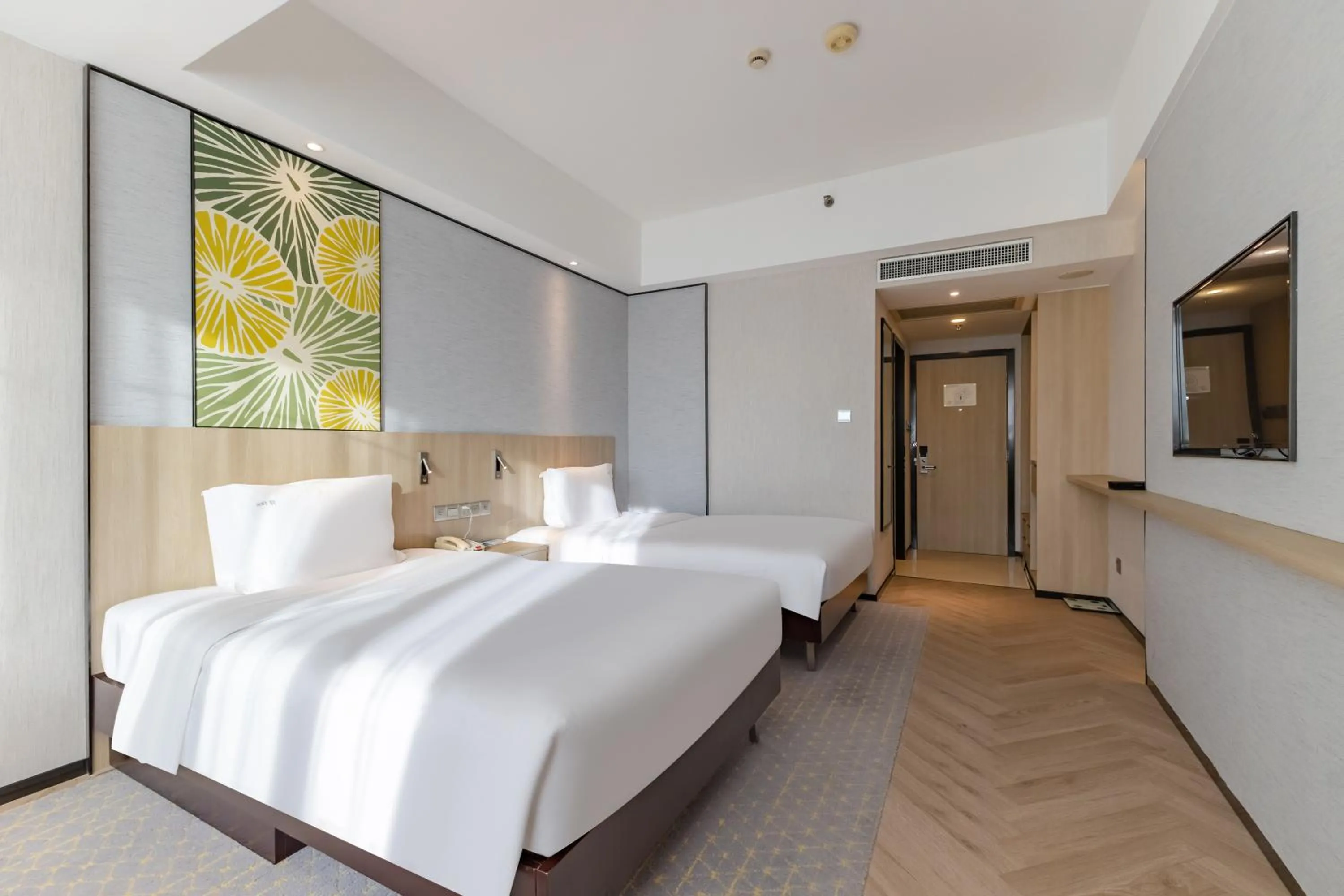 Bed in Holiday Inn Shanghai Vista Near Jing'an Temple