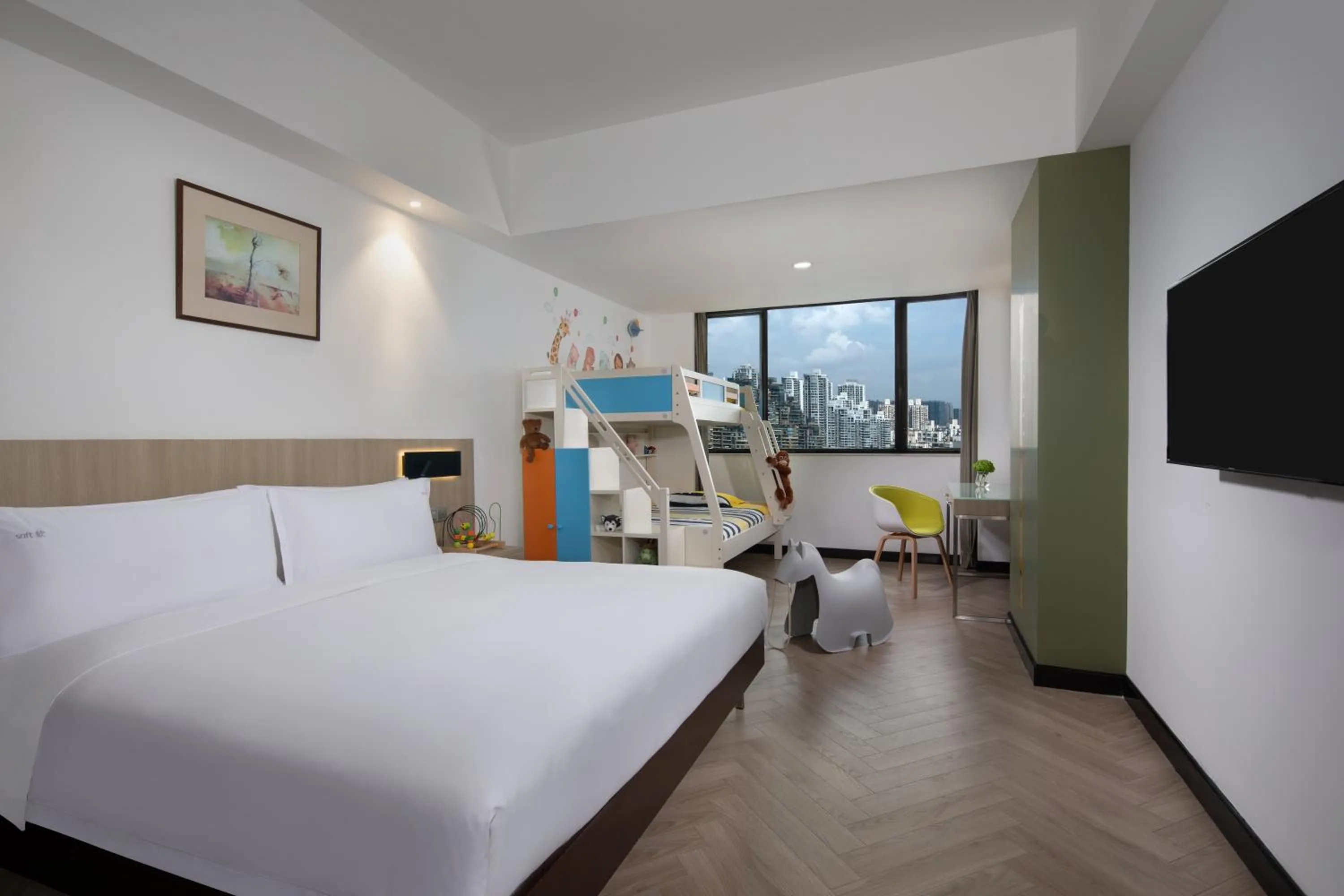 Photo of the whole room, Bed in Holiday Inn Shanghai Vista Near Jing'an Temple