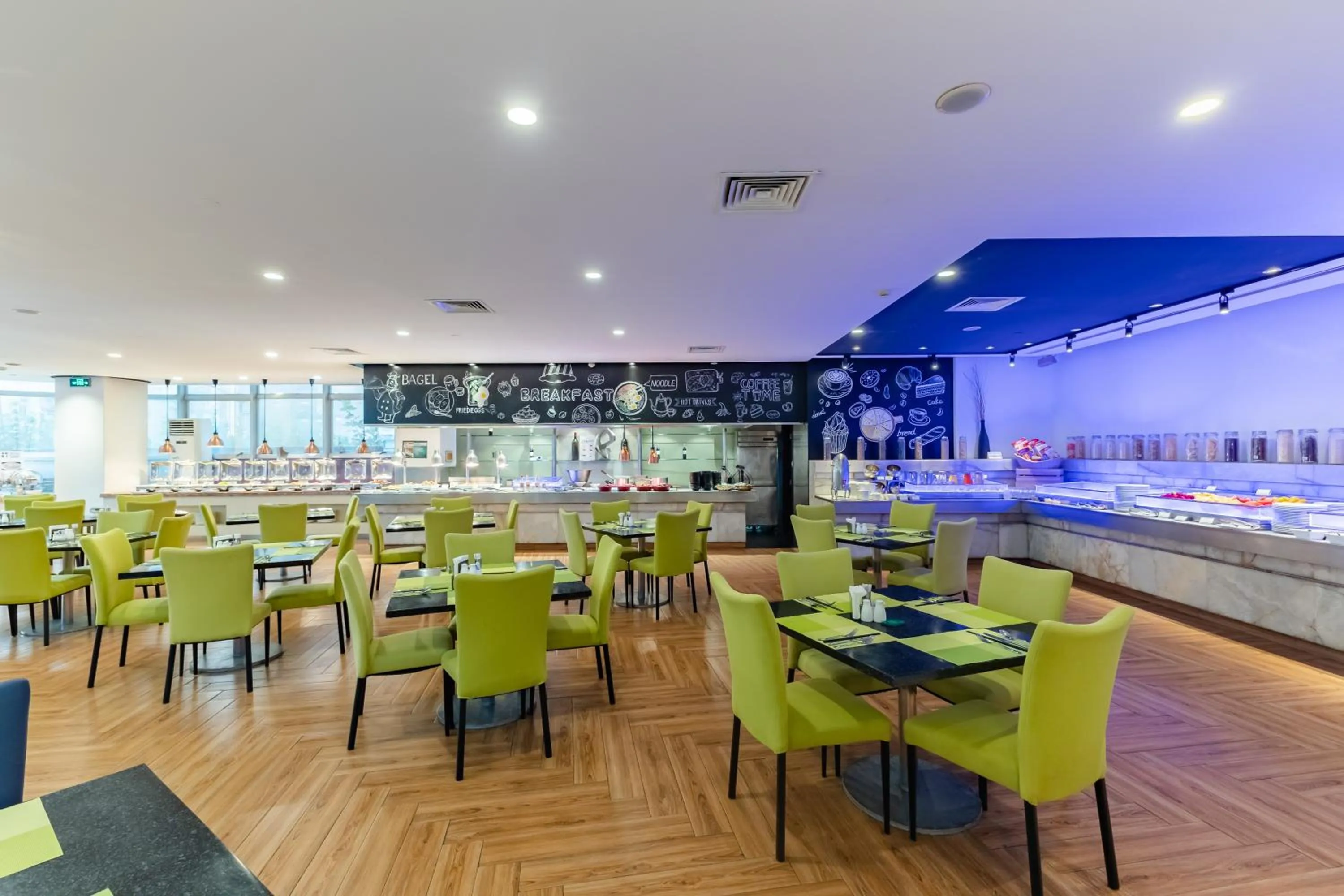 Breakfast in Holiday Inn Shanghai Vista Near Jing'an Temple