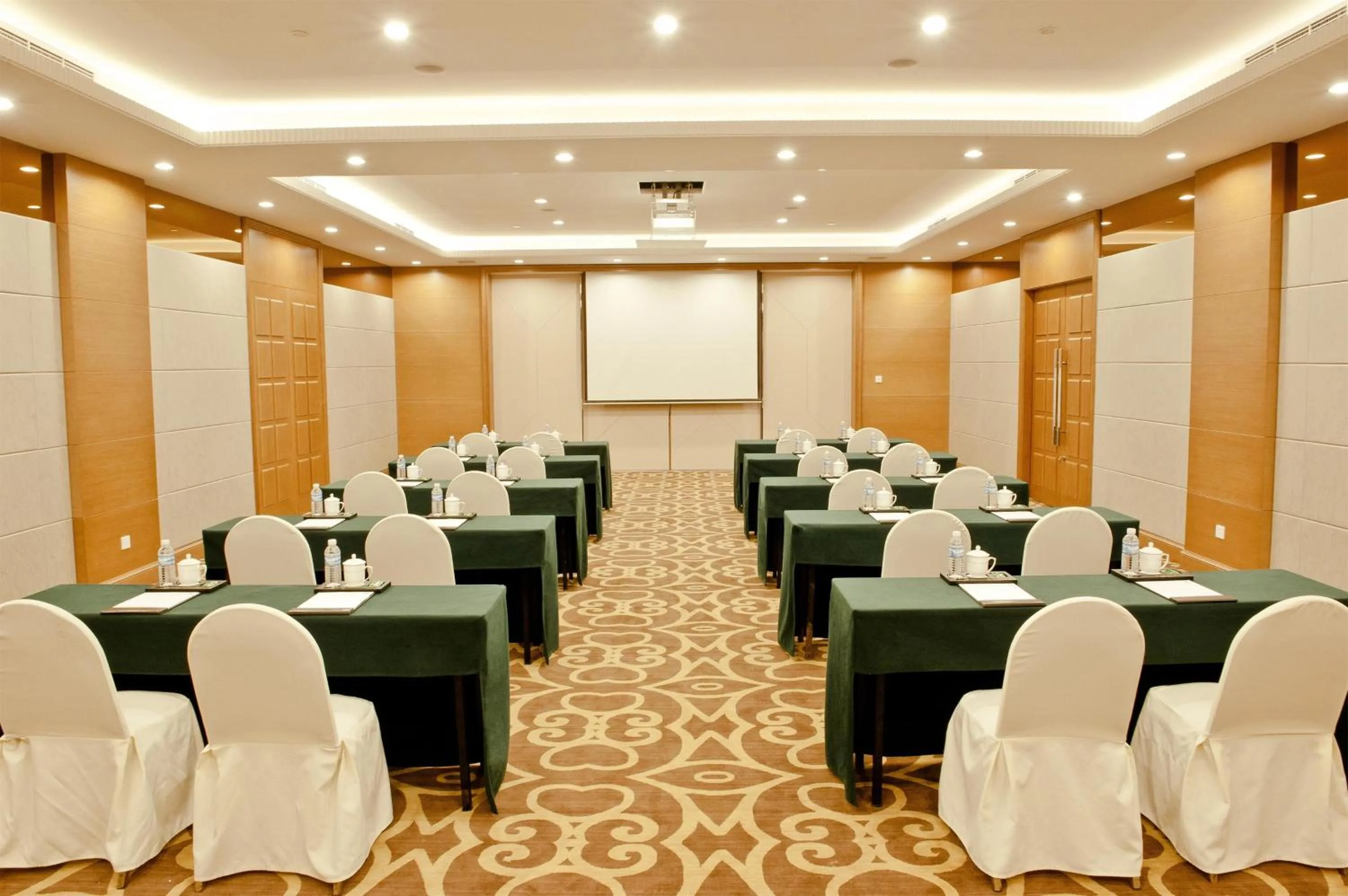 Meeting/conference room in Holiday Inn Shanghai Pudong by IHG