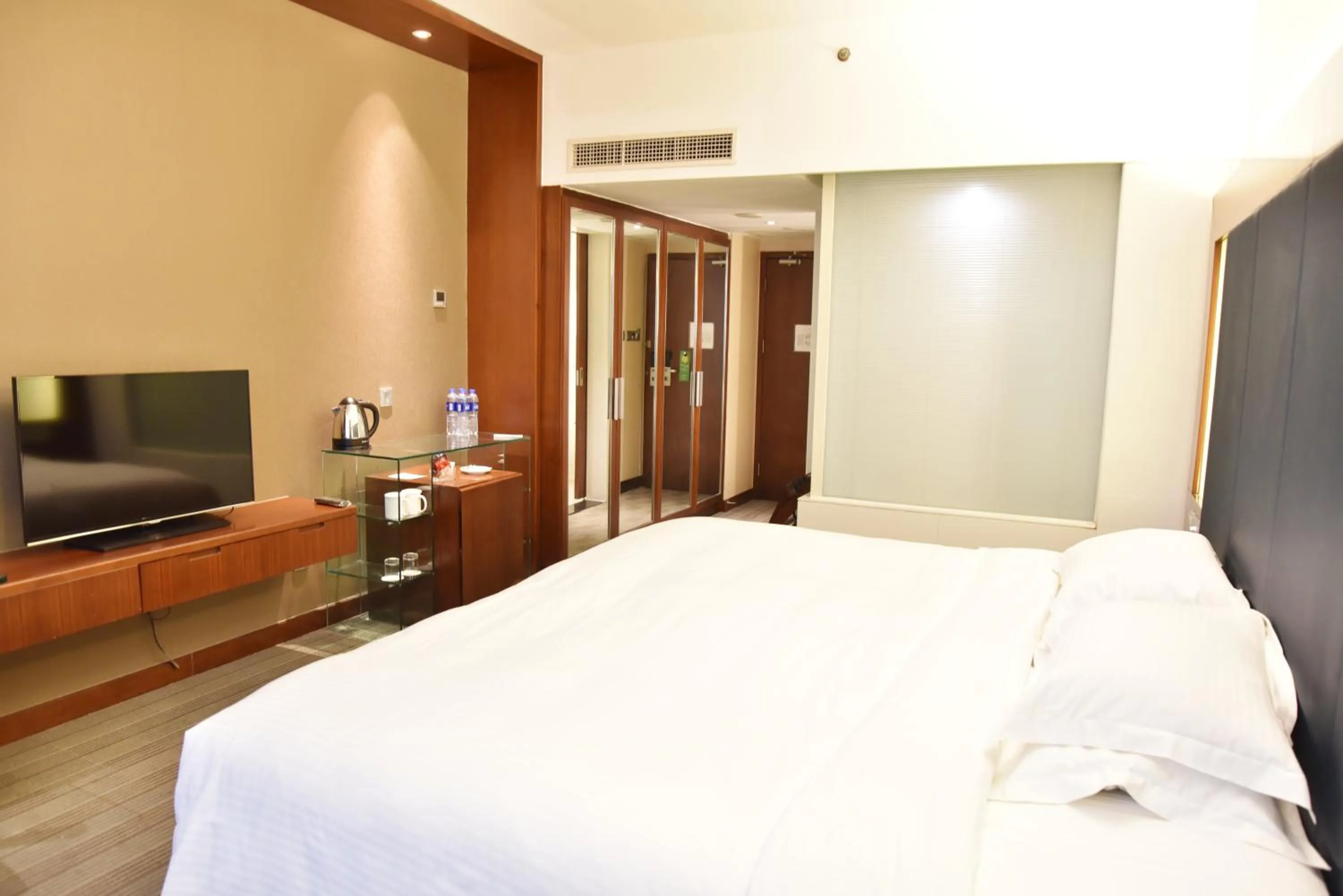 Bedroom, Bed in Holiday Inn Shanghai Pudong by IHG