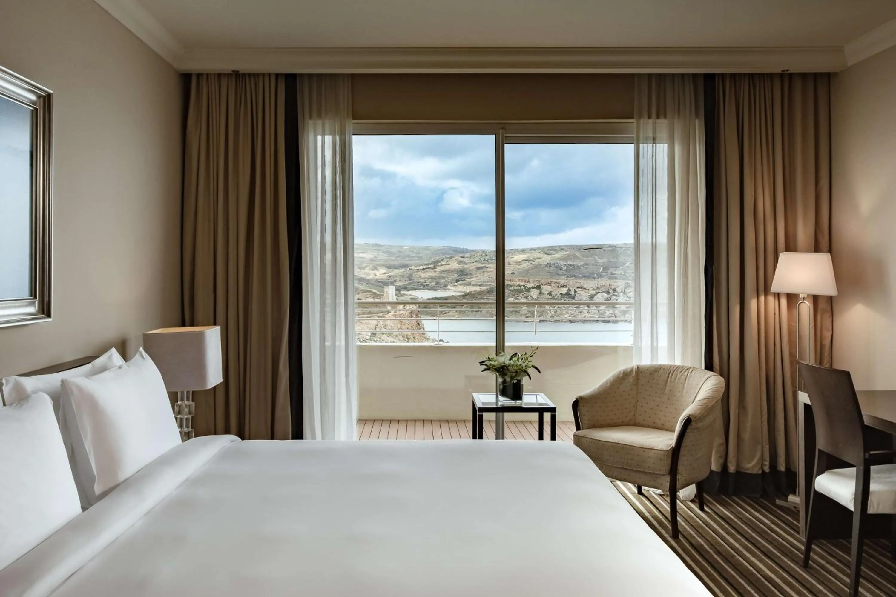 Bedroom, Bed in Radisson Blu Resort & Spa, Malta Golden Sands