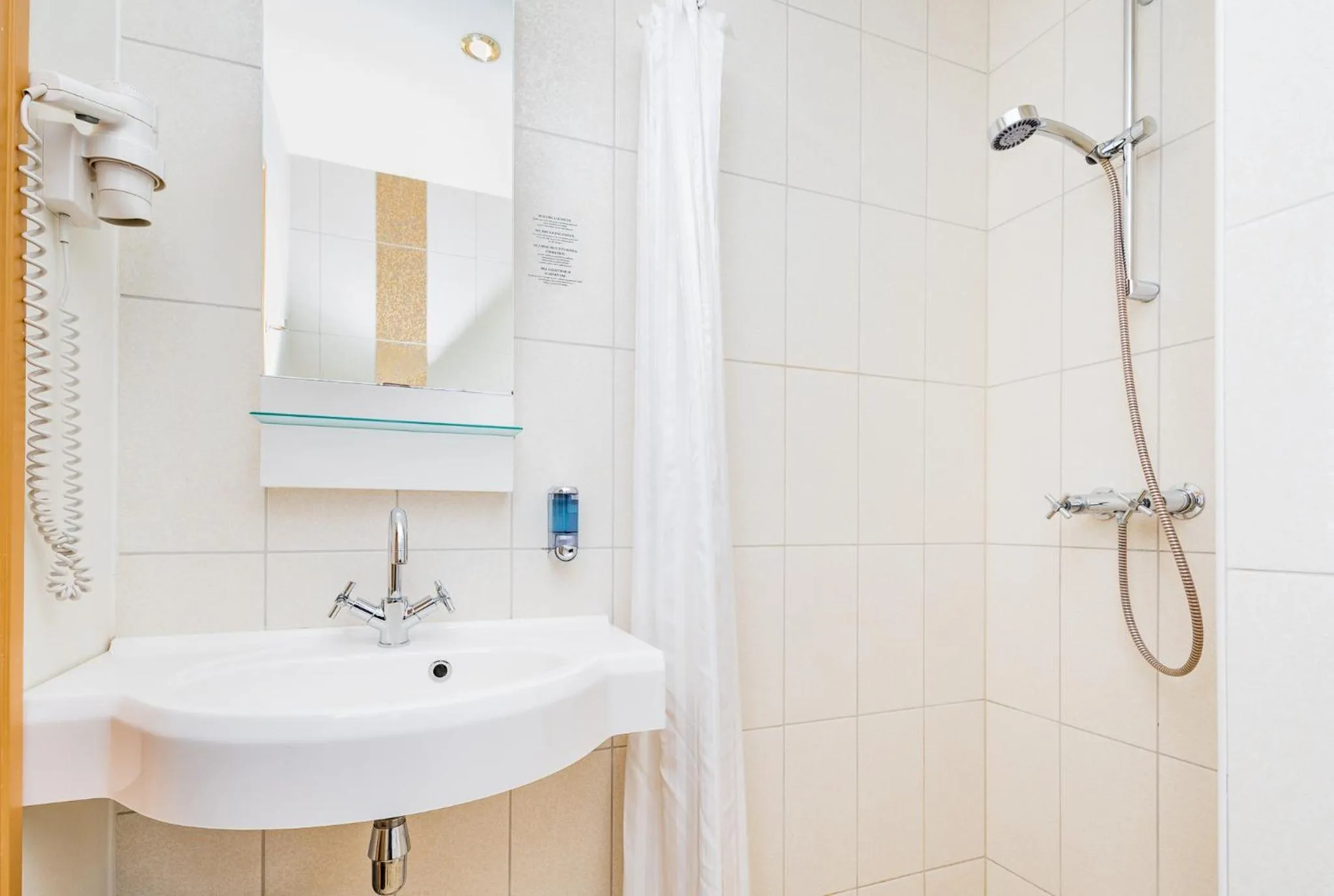 Bathroom in Meriton Old Town Garden Hotel