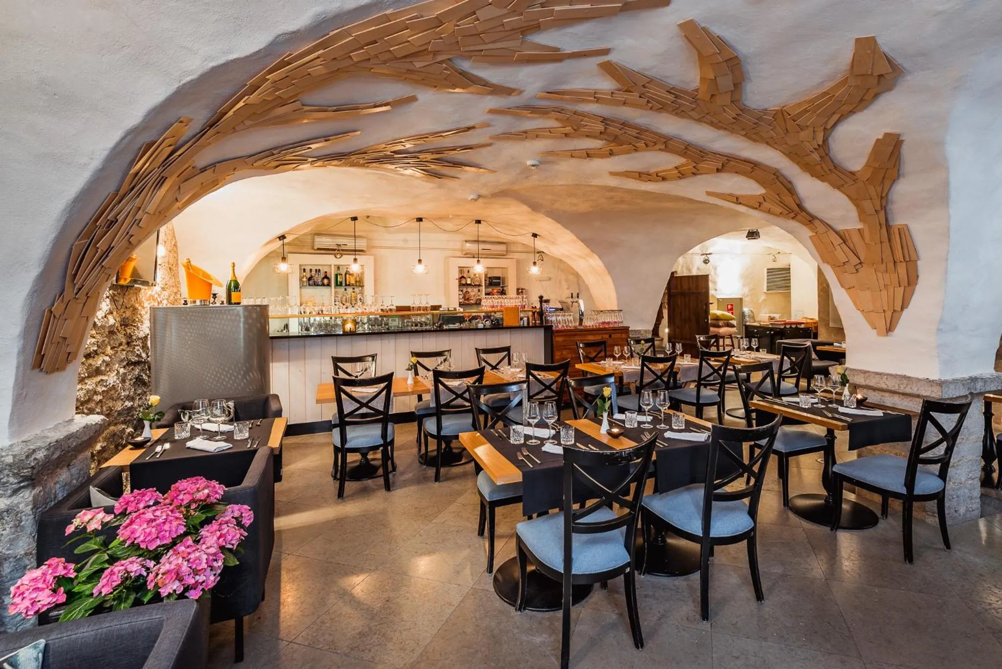 Restaurant/places to eat in Meriton Old Town Garden Hotel