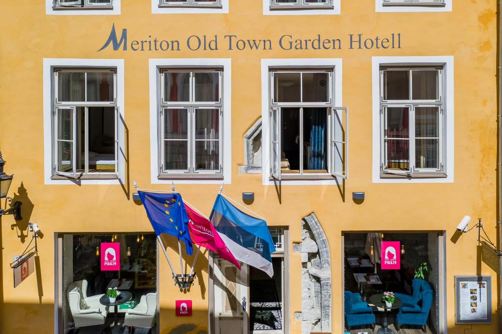 Facade/entrance in Meriton Old Town Garden Hotel