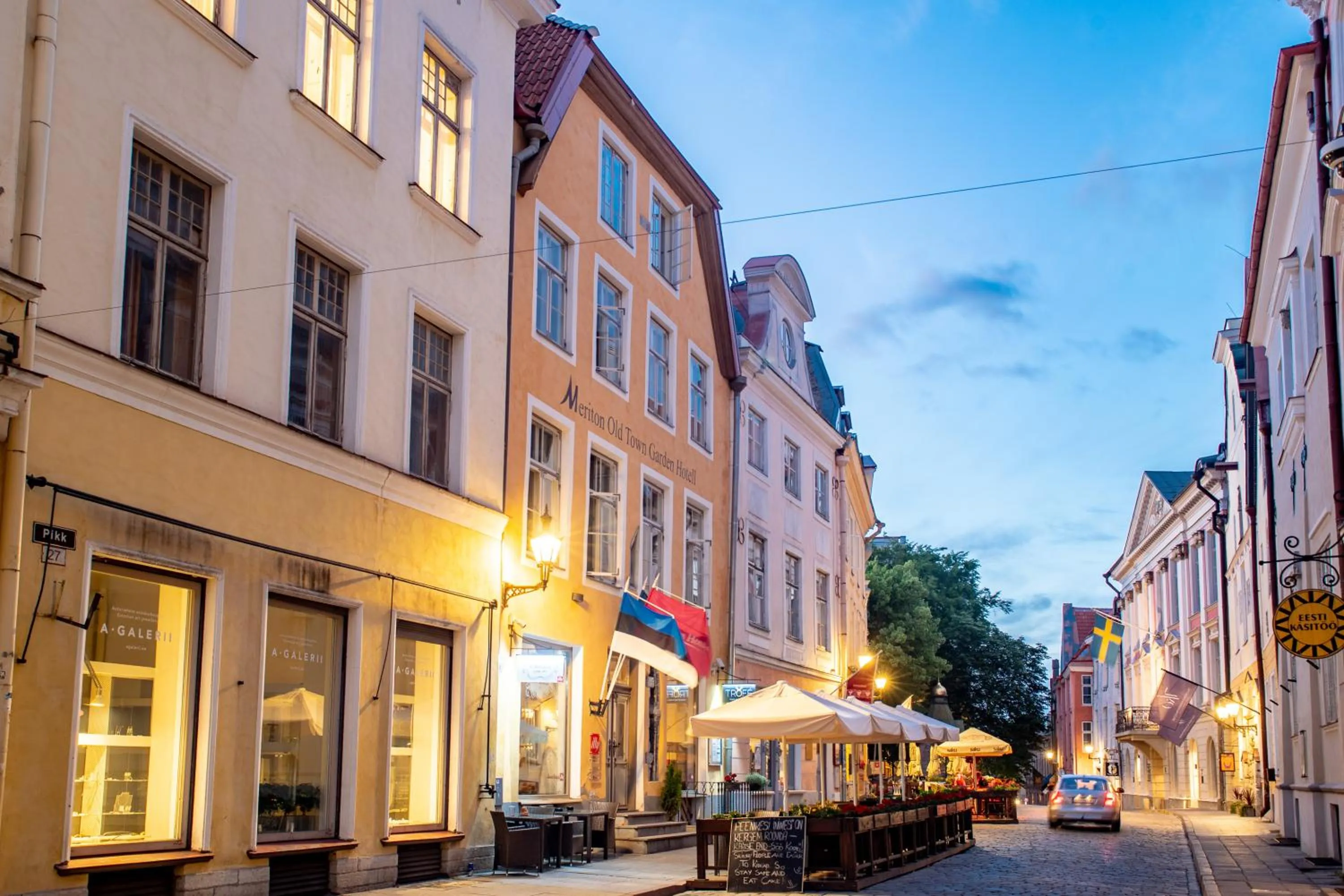 Facade/entrance in Meriton Old Town Garden Hotel
