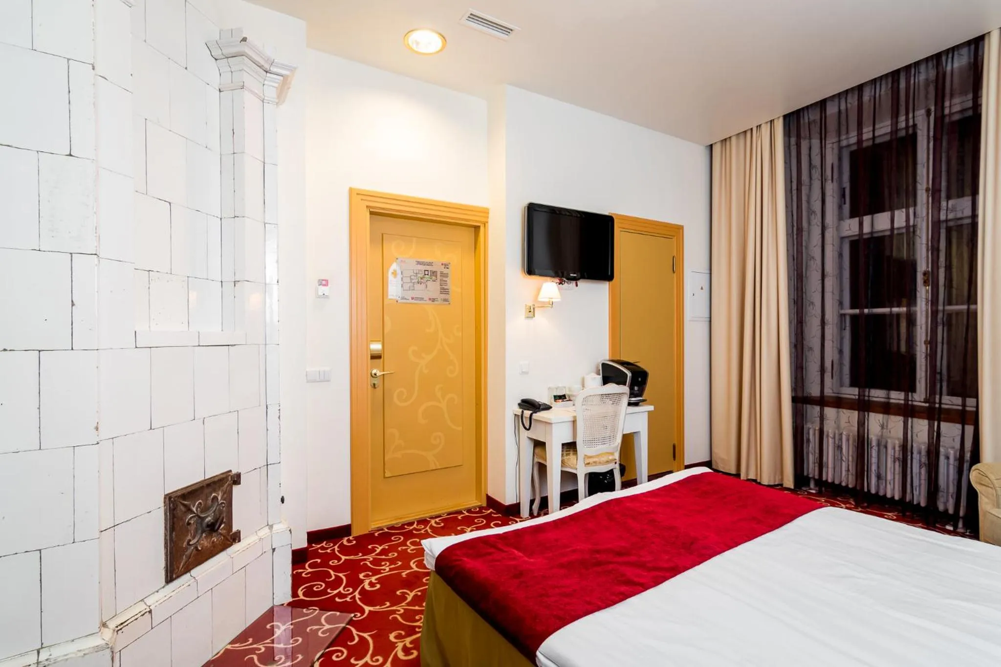 Photo of the whole room, Bed in Meriton Old Town Garden Hotel