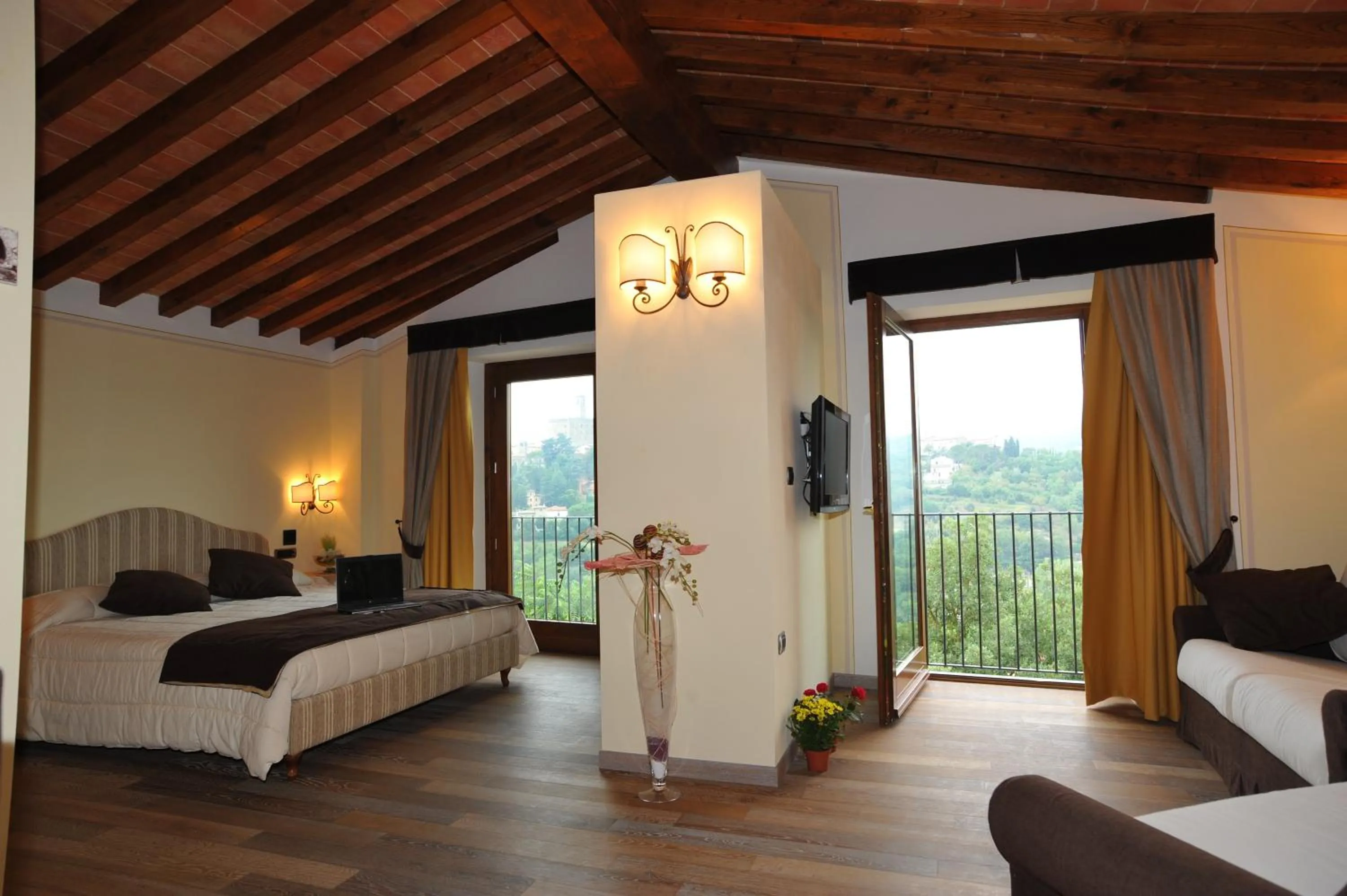 Bed in Albergo Ristorante La Torricella