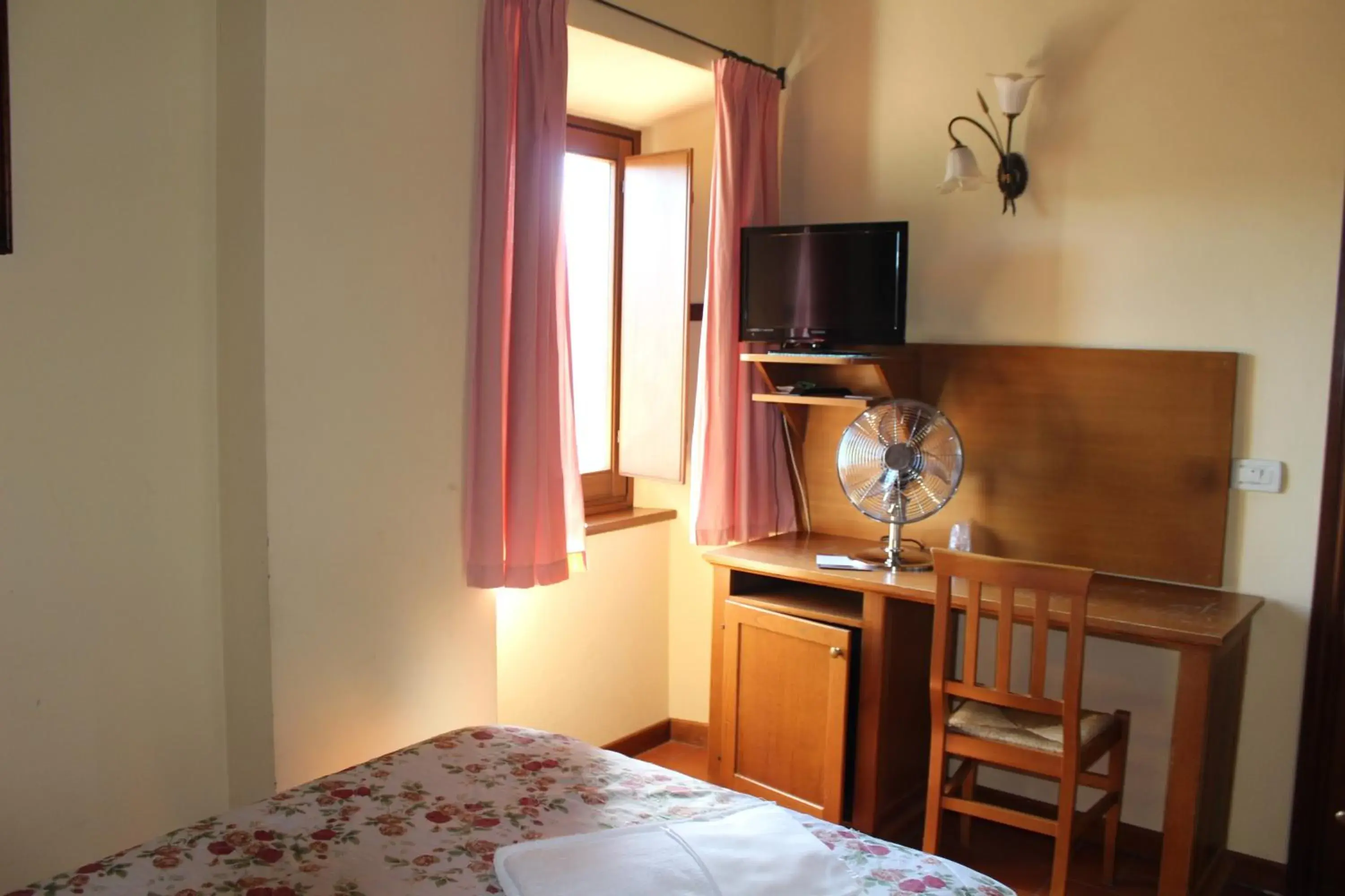 Comfort Single Room - single occupancy in Albergo Ristorante La Torricella Comfort Single Room - single occupancy in Albergo Ristorante La Torricella