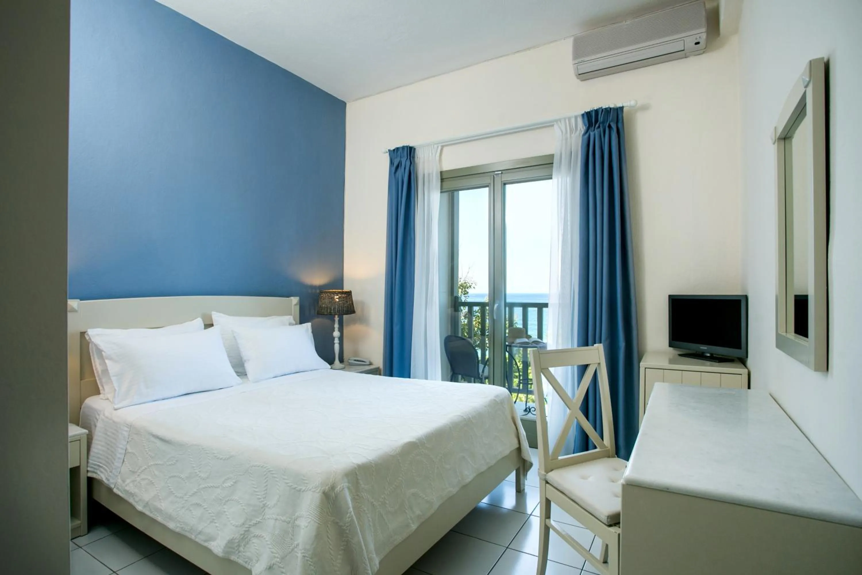 Sea view, Bed in Kenta Beach Hotel