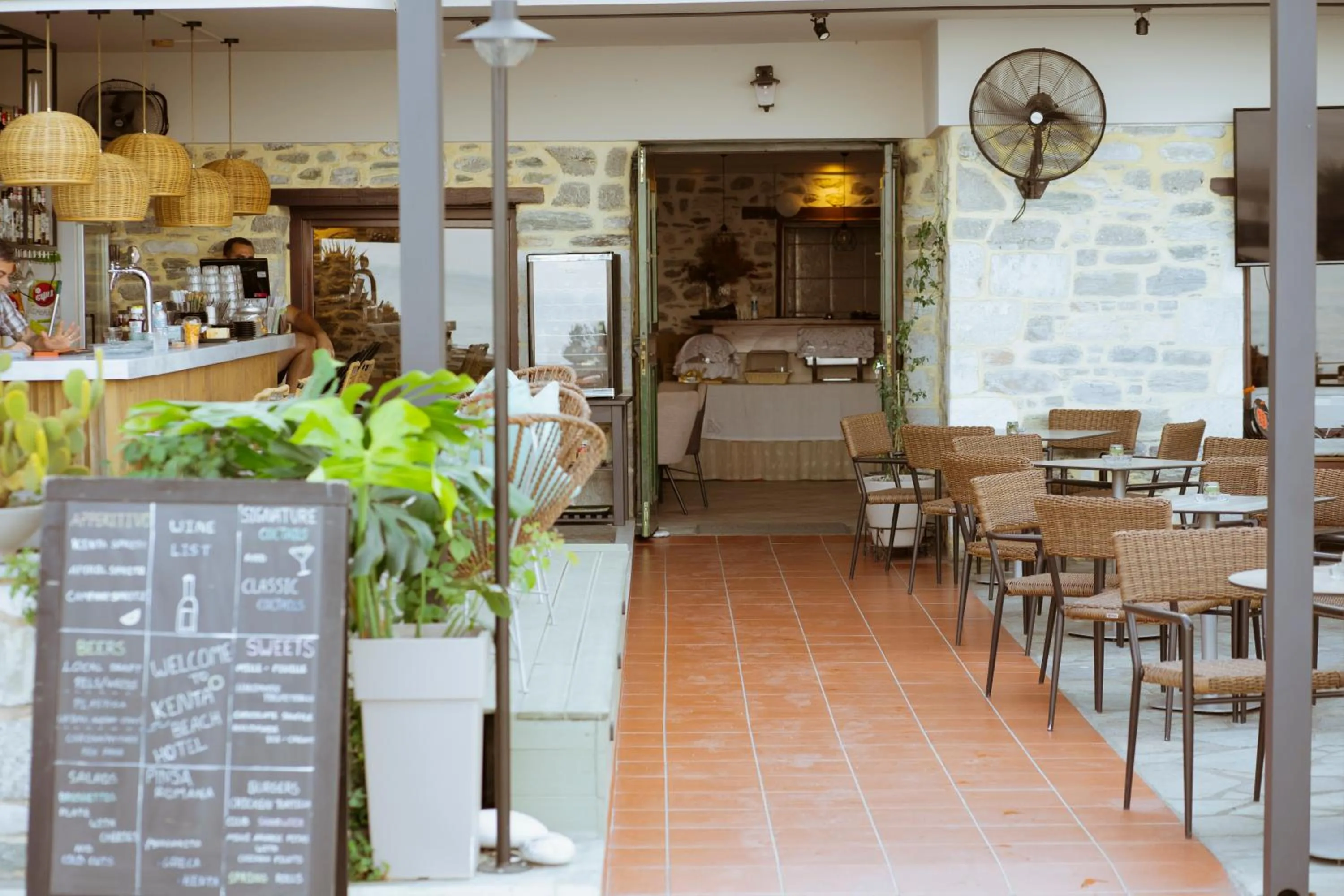 Restaurant/places to eat in Kenta Beach Hotel