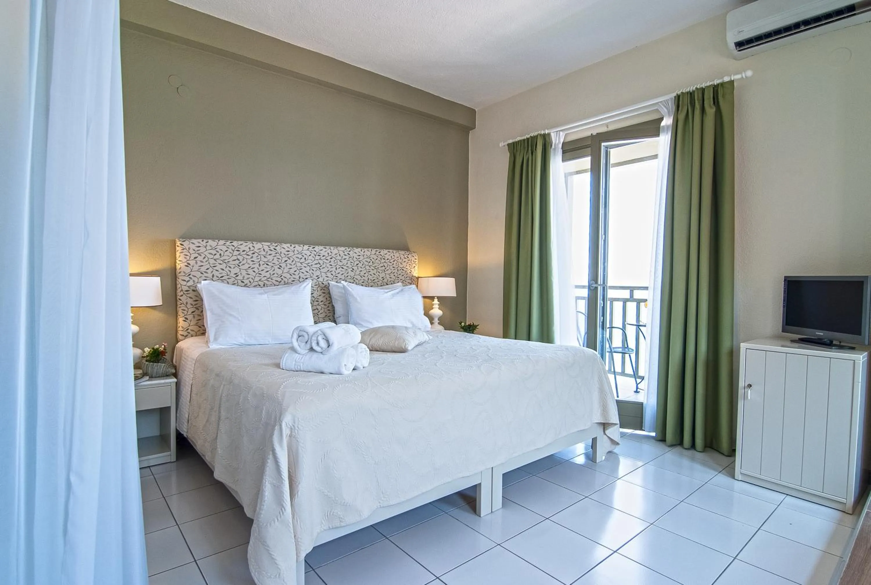 Day, Bed in Kenta Beach Hotel