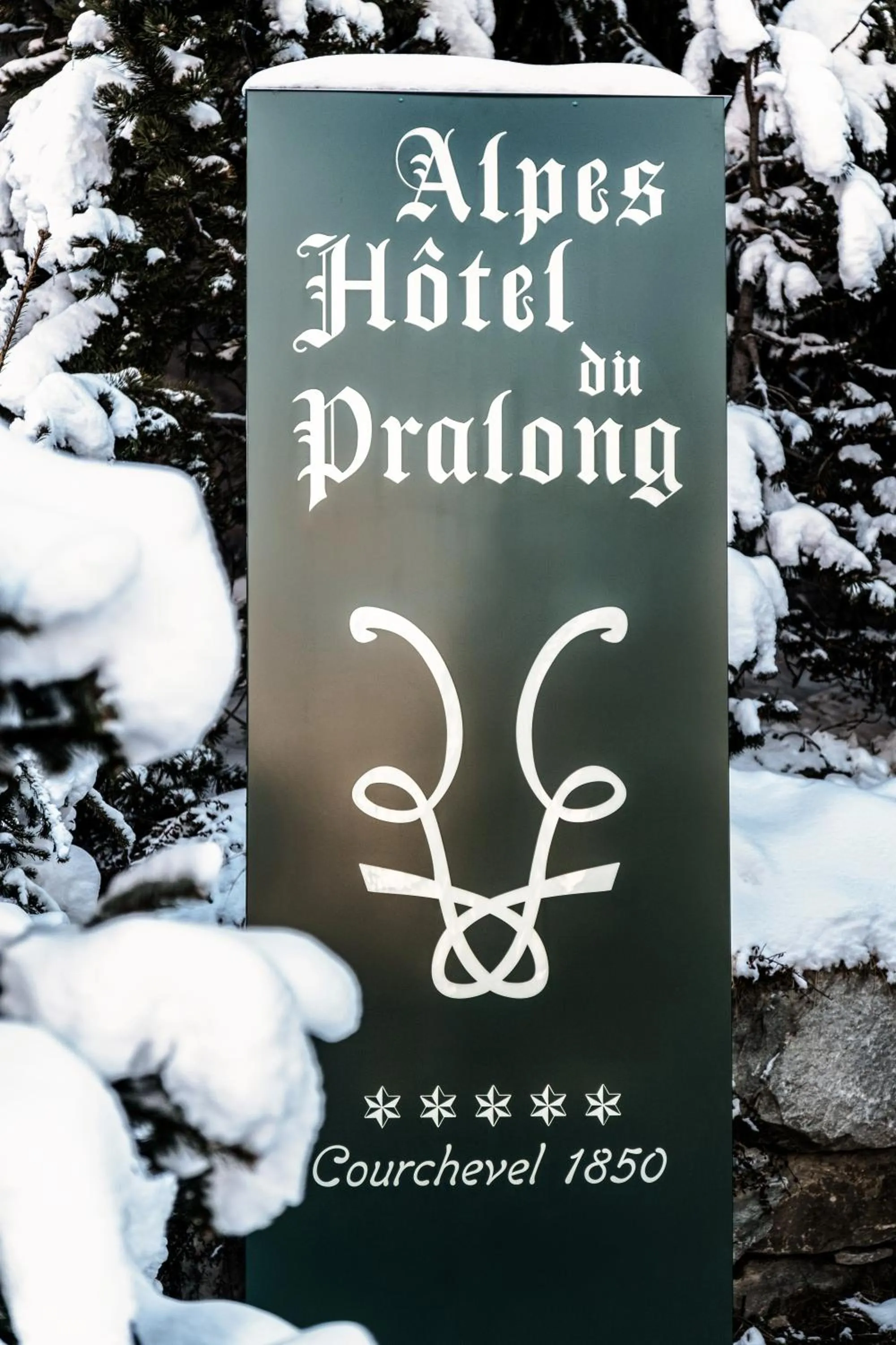 Property building in Alpes Hôtel du Pralong