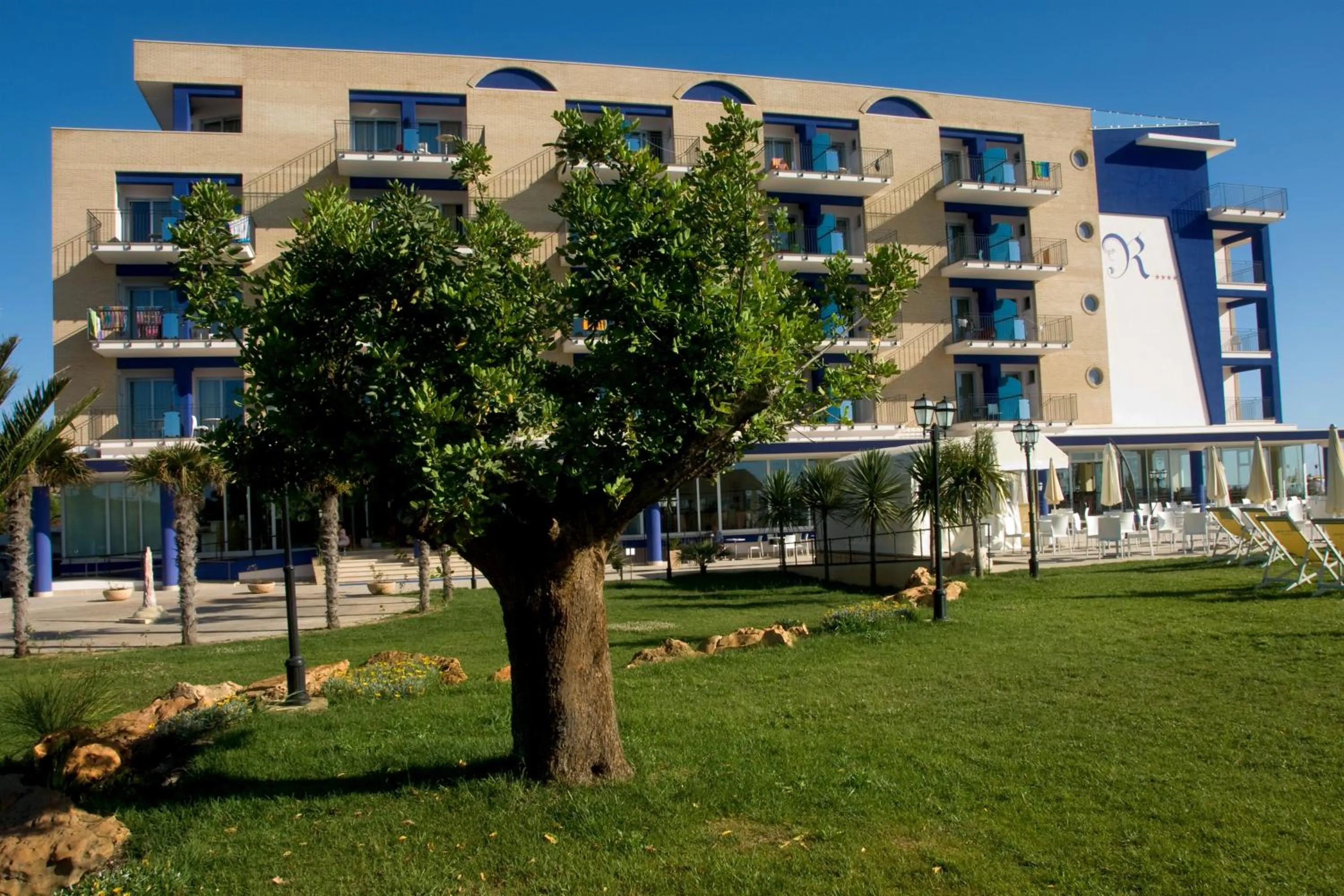 Garden in Roses Hotel