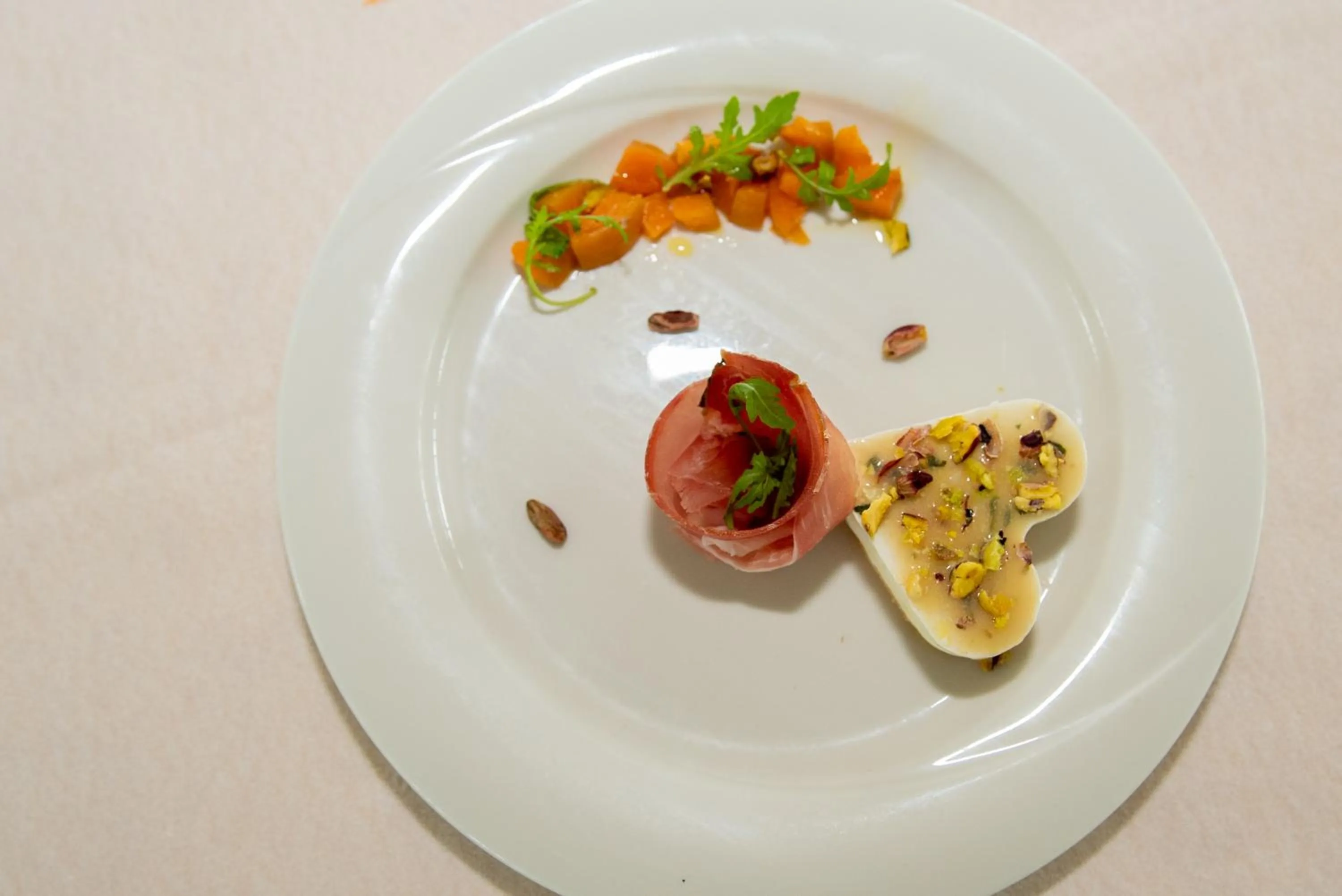 Food and drinks in Roses Hotel