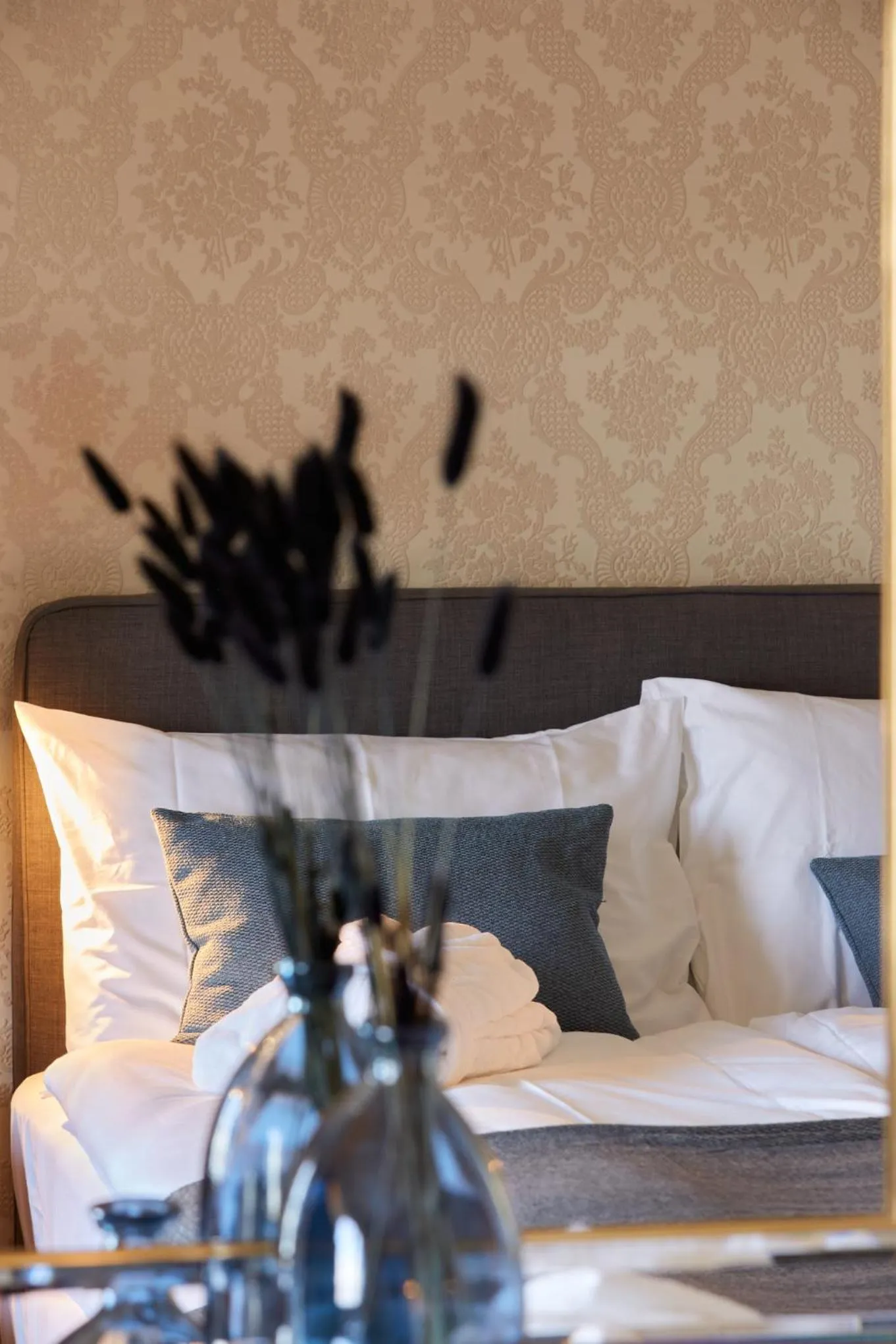 Bed in Hotel Schiff am See